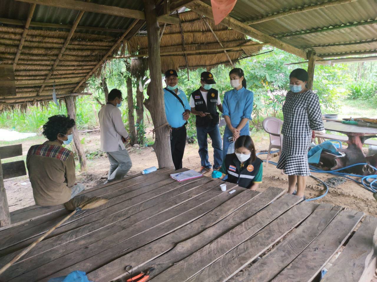 ??พช.ยโสธร ร่วมกับ เครือข่ายกองทุนแม่ของแผ่นดินจังหวัด สำนักงาน ปปส.ภาค 3 ลงพื้นที่ทำสัญญามอบทุนสนับสนุนการประกอบอาชีพแก่ผู้ผ่านการบำบัดฟื้นฟูยาเสพติด ประจำปี 2564??