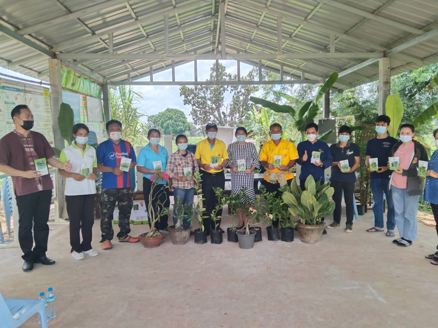 พช. ยโสธร ผนึกกำลังสร้างความมั่นคงทางอาหาร ดำเนินงานโครงการพัฒนาคุณภาพชีวิต สู้วิกฤตโควิด – 19 ประจำปีงบประมาณ 2564