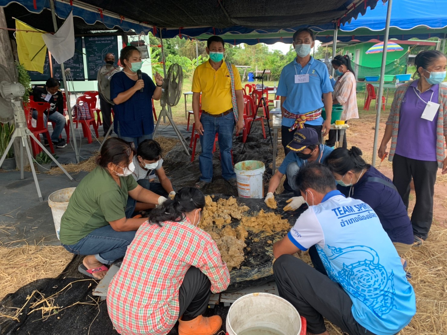 พช.ยโสธร ร่วมโครงการพัฒนาพื้นที่ต้นแบบการพัฒนาคุณภาพชีวิตตามหลักทฤษฎีใหม่ ประยุกต์สู่ โคก หนอง นา โมเดล กิจกรรมที่ 1 ฝึกอบรมระยะสั้นการพัฒนากสิกรรมสู่ระบบเศรษฐกิจพอเพียง รูปแบบ โคก หนอง นา โมเดล  แก่เจ้าของแปลงฯ และนักพัฒนาพื้นที่ต้นแบบ (นพต.) ของจังหวัดยโสธร ผ่านระบบ Zoom Cloud Meeting