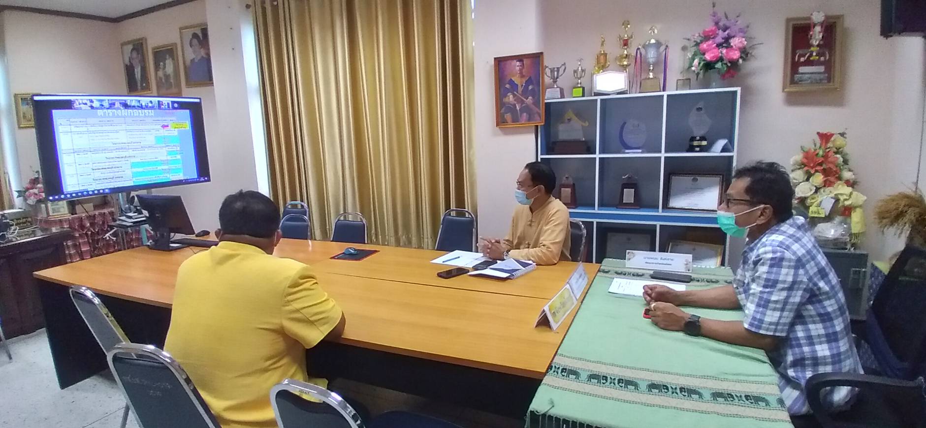 พช. ยโสธร ร่วมประชุมโครงการพัฒนาพื้นที่ต้นแบบการพัฒนาคุณภาพชีวิตตามหลักทฤษฎีใหม่ประยุกต์สู่ “โคก หนอง นา โมเดล” กิจกรรมที่ 1 ฝึกอบรมระยะสั้นฯ ผ่านระบบ Zoom Meeting