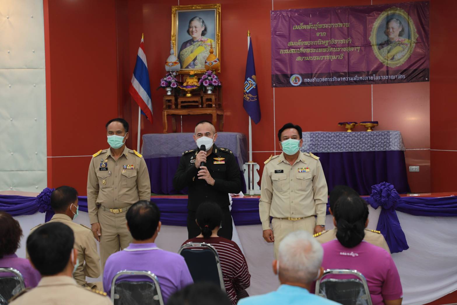 พช. ยโสธร ร่วมกิจกรรมมอบเมล็ดพันธุ์พระราชทาน  แก่เกษตรกร ที่มีความพร้อมและสมัครใจเข้าร่วมเป็นสมาชิกเครือข่ายผลิตเมล็ดพันธ์ขยาย จากเมล็ดพันธุ์พระราชทานในระยะนำร่องของ กอ.รมน. ตามโครงการอนุรักษ์พันธุกรรมพืช