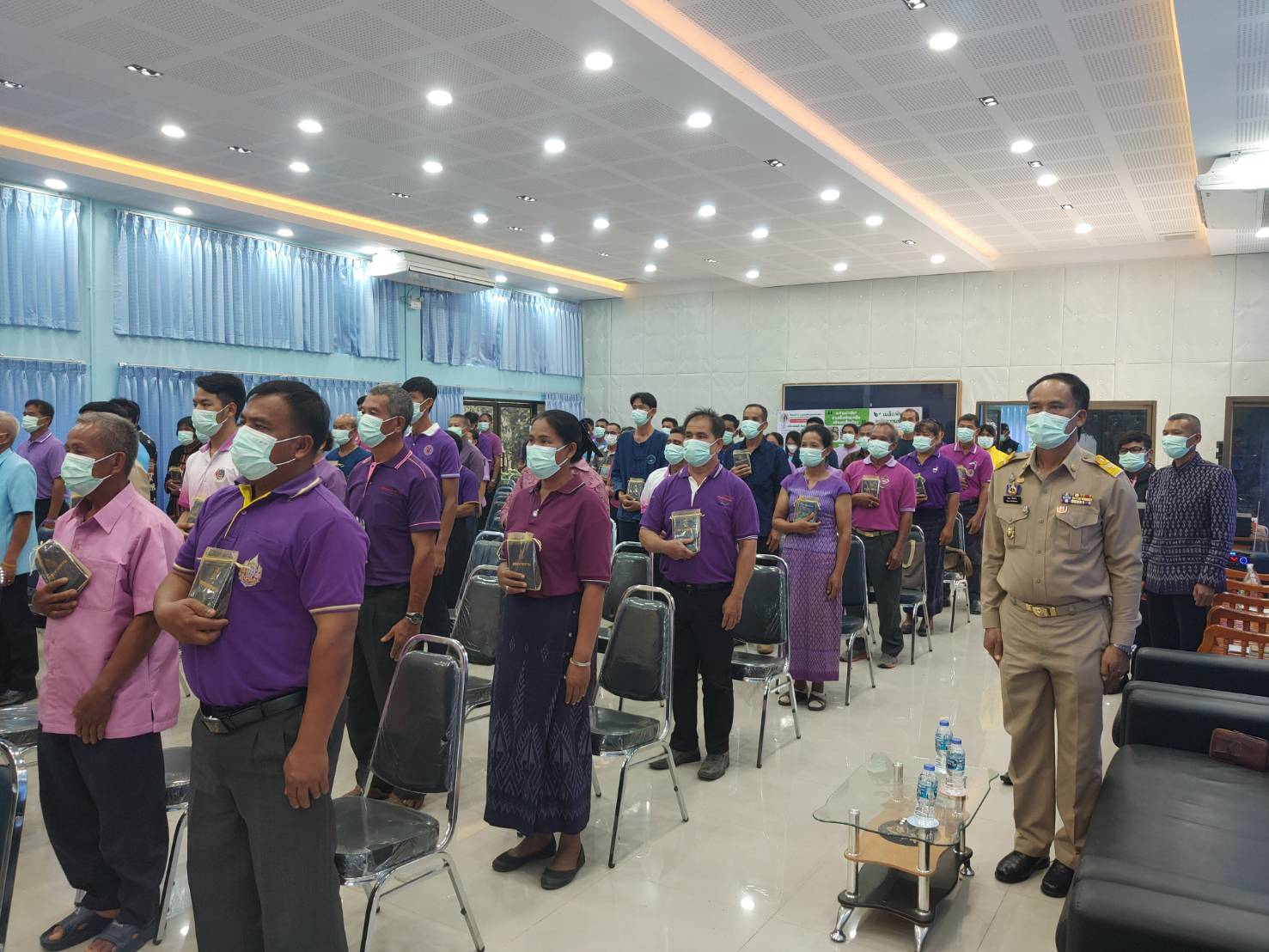 พช. ยโสธร ร่วมกิจกรรมมอบเมล็ดพันธุ์พระราชทาน  แก่เกษตรกร ที่มีความพร้อมและสมัครใจเข้าร่วมเป็นสมาชิกเครือข่ายผลิตเมล็ดพันธ์ขยาย จากเมล็ดพันธุ์พระราชทานในระยะนำร่องของ กอ.รมน. ตามโครงการอนุรักษ์พันธุกรรมพืช