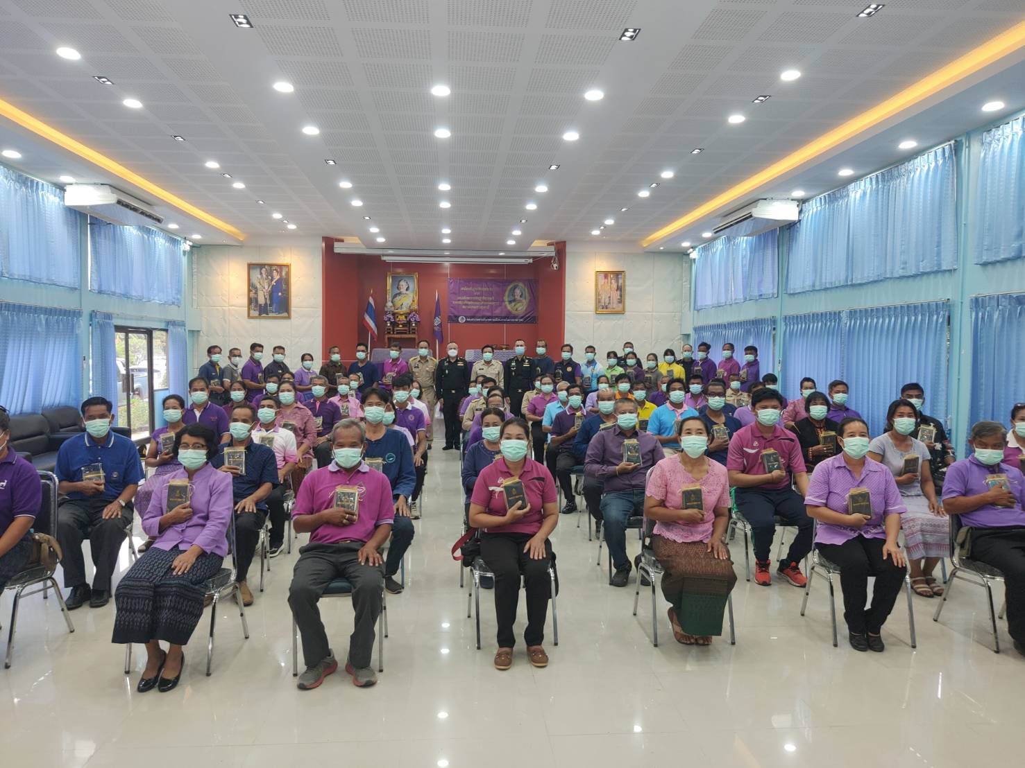 พช. ยโสธร ร่วมกิจกรรมมอบเมล็ดพันธุ์พระราชทาน  แก่เกษตรกร ที่มีความพร้อมและสมัครใจเข้าร่วมเป็นสมาชิกเครือข่ายผลิตเมล็ดพันธ์ขยาย จากเมล็ดพันธุ์พระราชทานในระยะนำร่องของ กอ.รมน. ตามโครงการอนุรักษ์พันธุกรรมพืช