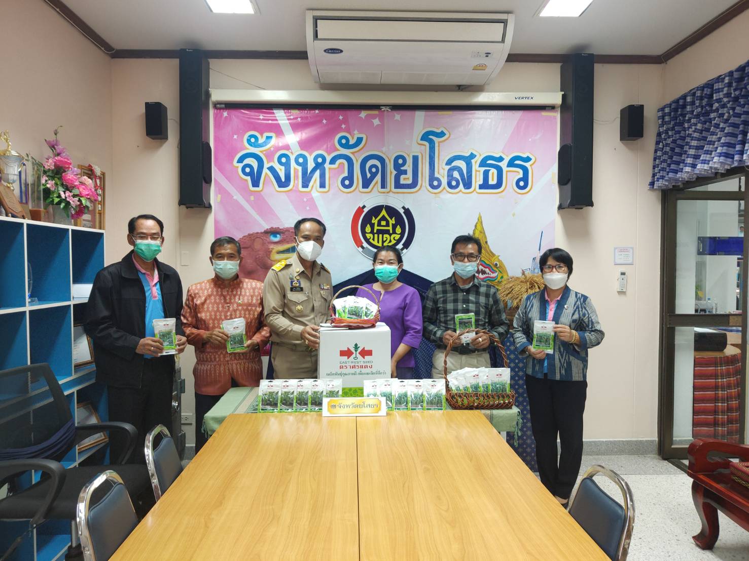 พช. ยโสธร ผนึกกำลังสร้างความมั่นคงทางอาหาร ดำเนินงานโครงการพัฒนาคุณภาพชีวิต สู้วิกฤตโควิด – 19 ประจำปีงบประมาณ 2564