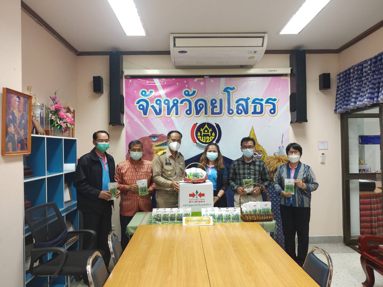 พช. ยโสธร ผนึกกำลังสร้างความมั่นคงทางอาหาร ดำเนินงานโครงการพัฒนาคุณภาพชีวิต สู้วิกฤตโควิด – 19 ประจำปีงบประมาณ 2564