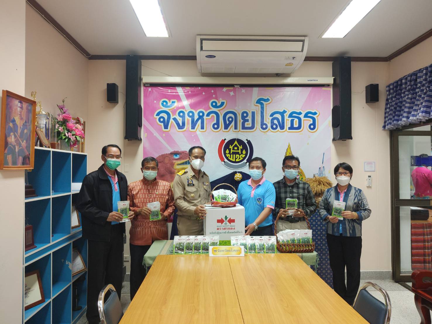 พช. ยโสธร ผนึกกำลังสร้างความมั่นคงทางอาหาร ดำเนินงานโครงการพัฒนาคุณภาพชีวิต สู้วิกฤตโควิด – 19 ประจำปีงบประมาณ 2564