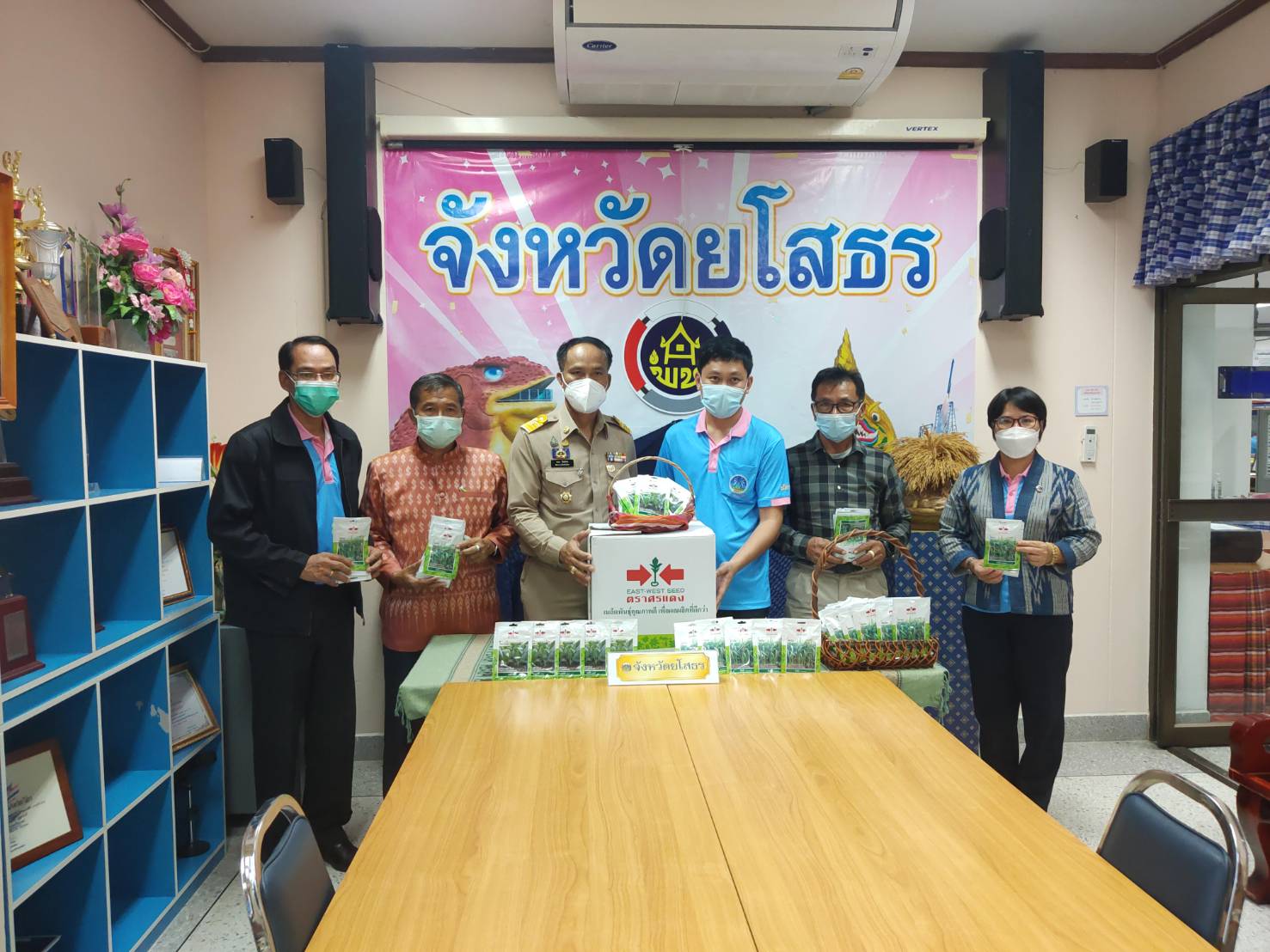 พช. ยโสธร ผนึกกำลังสร้างความมั่นคงทางอาหาร ดำเนินงานโครงการพัฒนาคุณภาพชีวิต สู้วิกฤตโควิด – 19 ประจำปีงบประมาณ 2564