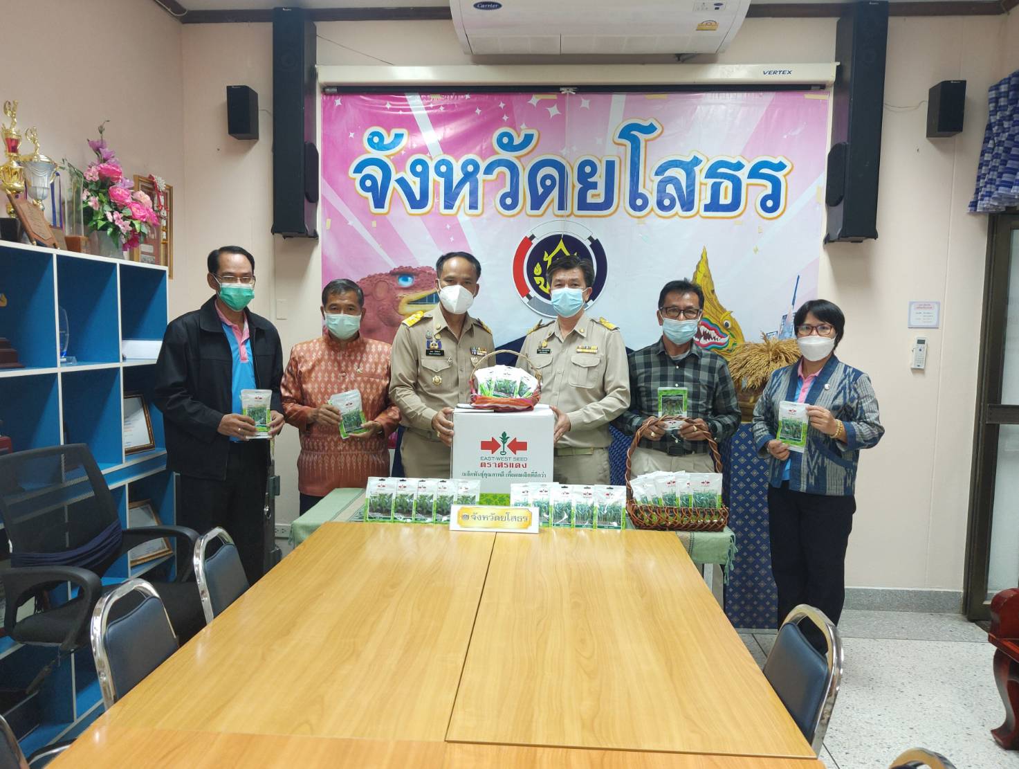 พช. ยโสธร ผนึกกำลังสร้างความมั่นคงทางอาหาร ดำเนินงานโครงการพัฒนาคุณภาพชีวิต สู้วิกฤตโควิด – 19 ประจำปีงบประมาณ 2564