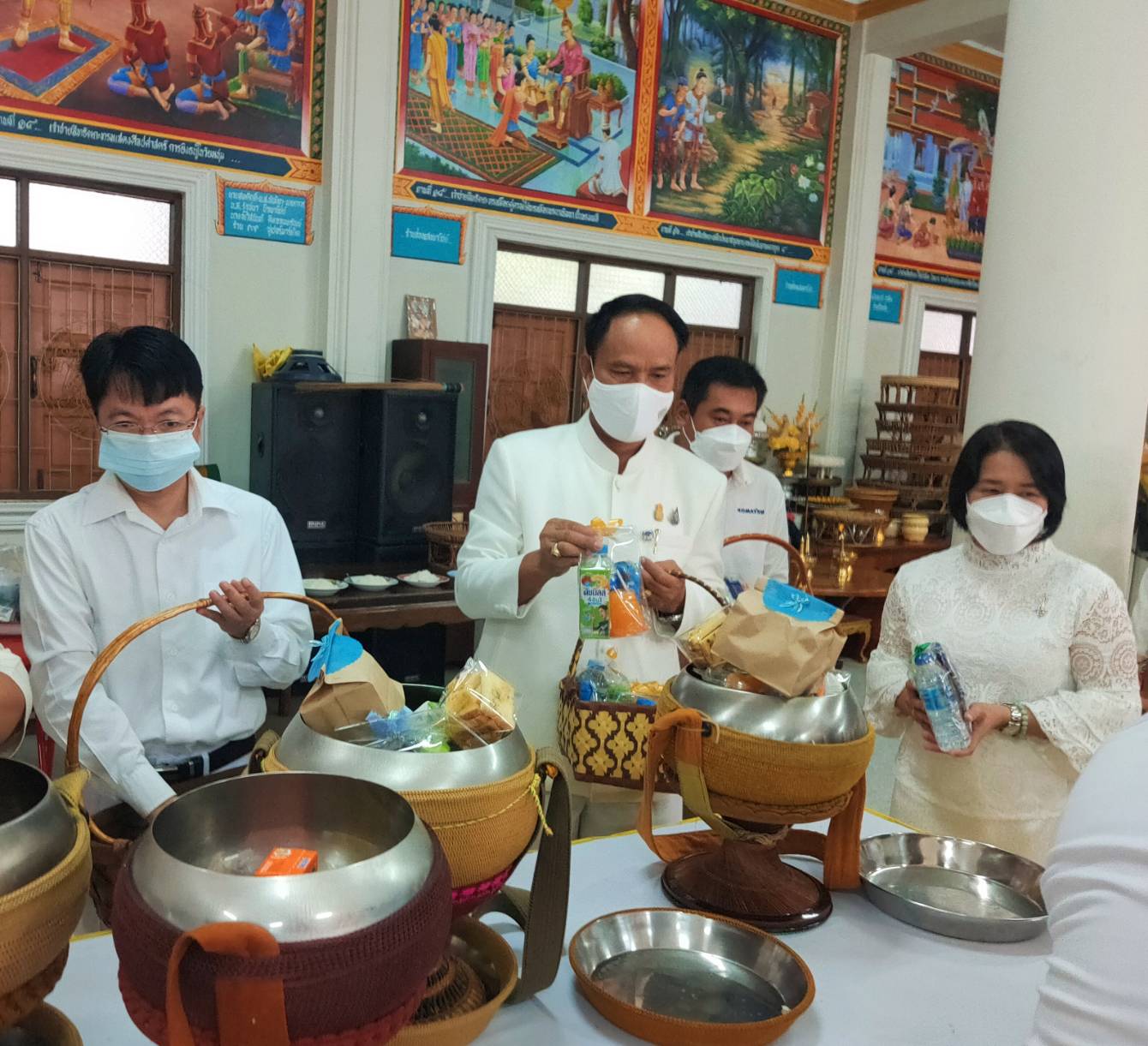 พช.ยโสธร  พัฒนาการจังหวัดยโสธร ร่วมทำบุญตักบาตรถวายภัตตาหาร รักษาศีล ฟังพระธรรมเทศนา เจริญจิตภาวนา ตามโครงการเข้าวัดปฏิบัติธรรมวันธรรมสวนะ (วันพระ)