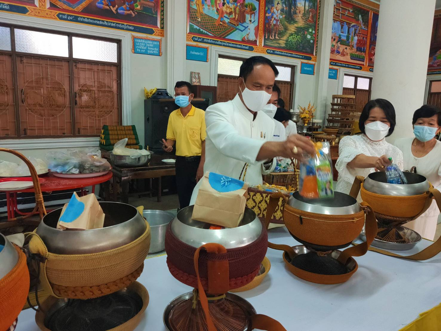พช.ยโสธร  พัฒนาการจังหวัดยโสธร ร่วมทำบุญตักบาตรถวายภัตตาหาร รักษาศีล ฟังพระธรรมเทศนา เจริญจิตภาวนา ตามโครงการเข้าวัดปฏิบัติธรรมวันธรรมสวนะ (วันพระ)