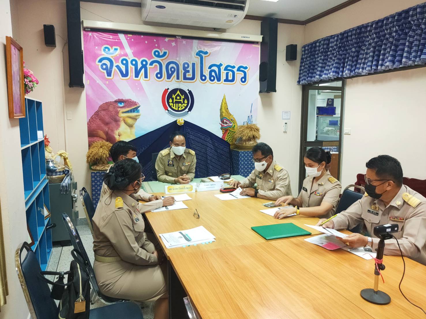 พช. ยโสธร ประชุมคณะกรรมการ คณะทำงาน เจ้าหน้าที่ ดำเนินการประเมินความรู้ความสามารถทางวิชาการ (สอบข้อเขียน) ในการสอบคัดเลือกบุคคลเข้ารับการประเมินผลงานเพื่อเลื่อนขึ้นแต่งตั้ง ให้ดำรงตำแหน่งสำหรับผู้ปฏิบัติงานที่มีประสบการณ์ ประเภทวิชาการ ระดับช านาญการพิเศษ  ตำแหน่งผู้อำนวยการกลุ่มงานประสานและสนับสนุนการบริหารงานพัฒนาชุมชน (นักวิชาการพัฒนาชุมชนชำนาญการพิเศษ)