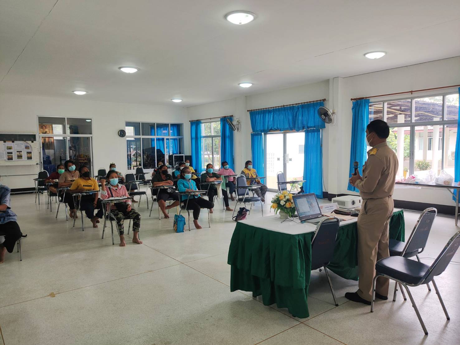 พช.ยโสธร จัดอบรมโครงการส่งเสริมการแปรรูป (ทำน้ำยานางสำเร็จรูป และน้ำสมุนไพรพร้อมดื่ม) ภายใต้โครงการพัฒนาพื้นที่บริเวณหนองอึ่งอันเนื่องจากพระราชดำริ