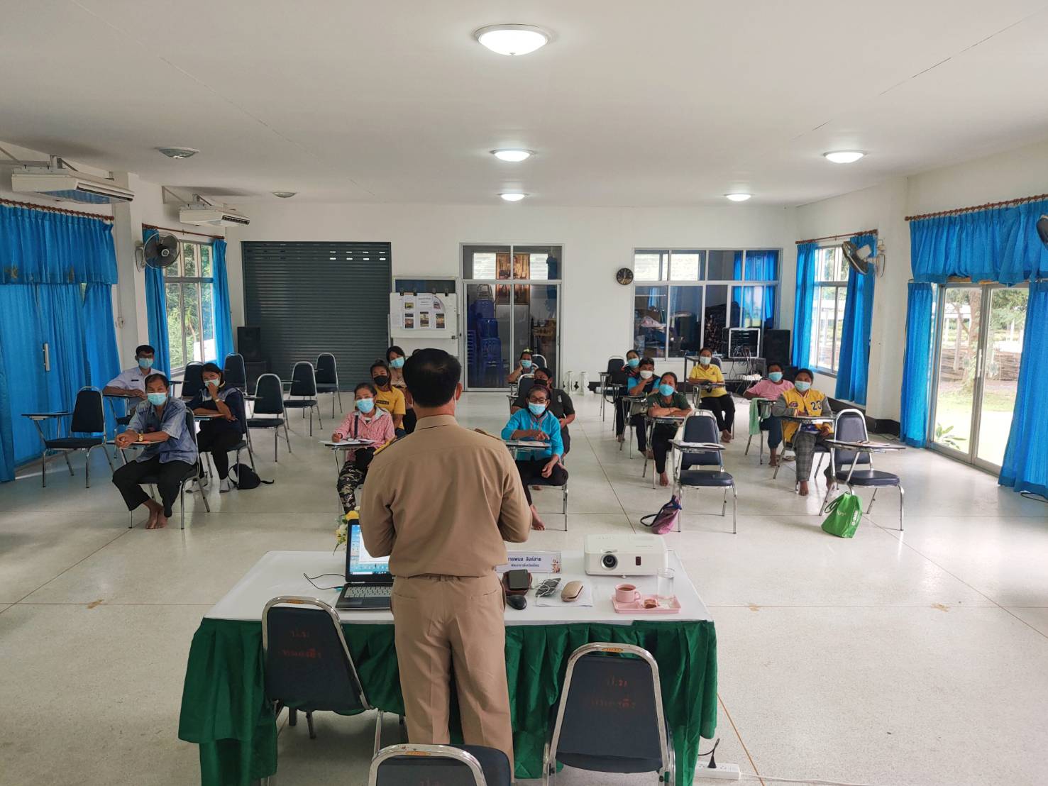 พช.ยโสธร จัดอบรมโครงการส่งเสริมการแปรรูป (ทำน้ำยานางสำเร็จรูป และน้ำสมุนไพรพร้อมดื่ม) ภายใต้โครงการพัฒนาพื้นที่บริเวณหนองอึ่งอันเนื่องจากพระราชดำริ