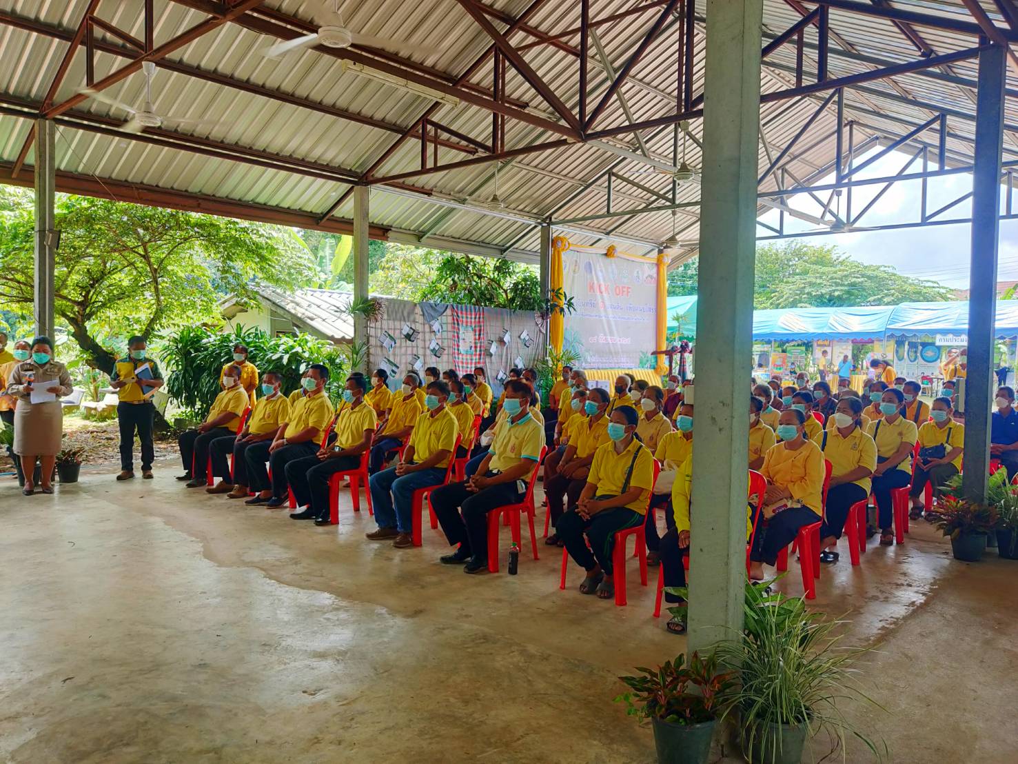 พช.ยโสธร  พัฒนาการจังหวัดยโสธร ร่วมกิจกรรม KICK OFF สมุนไพรอินทรีย์ 1 แสนต้น เพื่อคนยโสธร  ซึ่งเป็นโครงการพลิกฟื้นพืชสมุนไพรอินทรีย์ 1 แสนต้น เพื่อคนยโสธร ต้านภัยโควิด-19