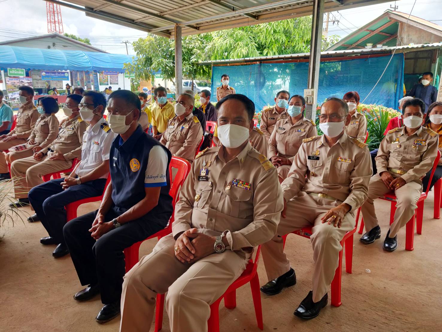 พช.ยโสธร  พัฒนาการจังหวัดยโสธร ร่วมกิจกรรม KICK OFF สมุนไพรอินทรีย์ 1 แสนต้น เพื่อคนยโสธร  ซึ่งเป็นโครงการพลิกฟื้นพืชสมุนไพรอินทรีย์ 1 แสนต้น เพื่อคนยโสธร ต้านภัยโควิด-19