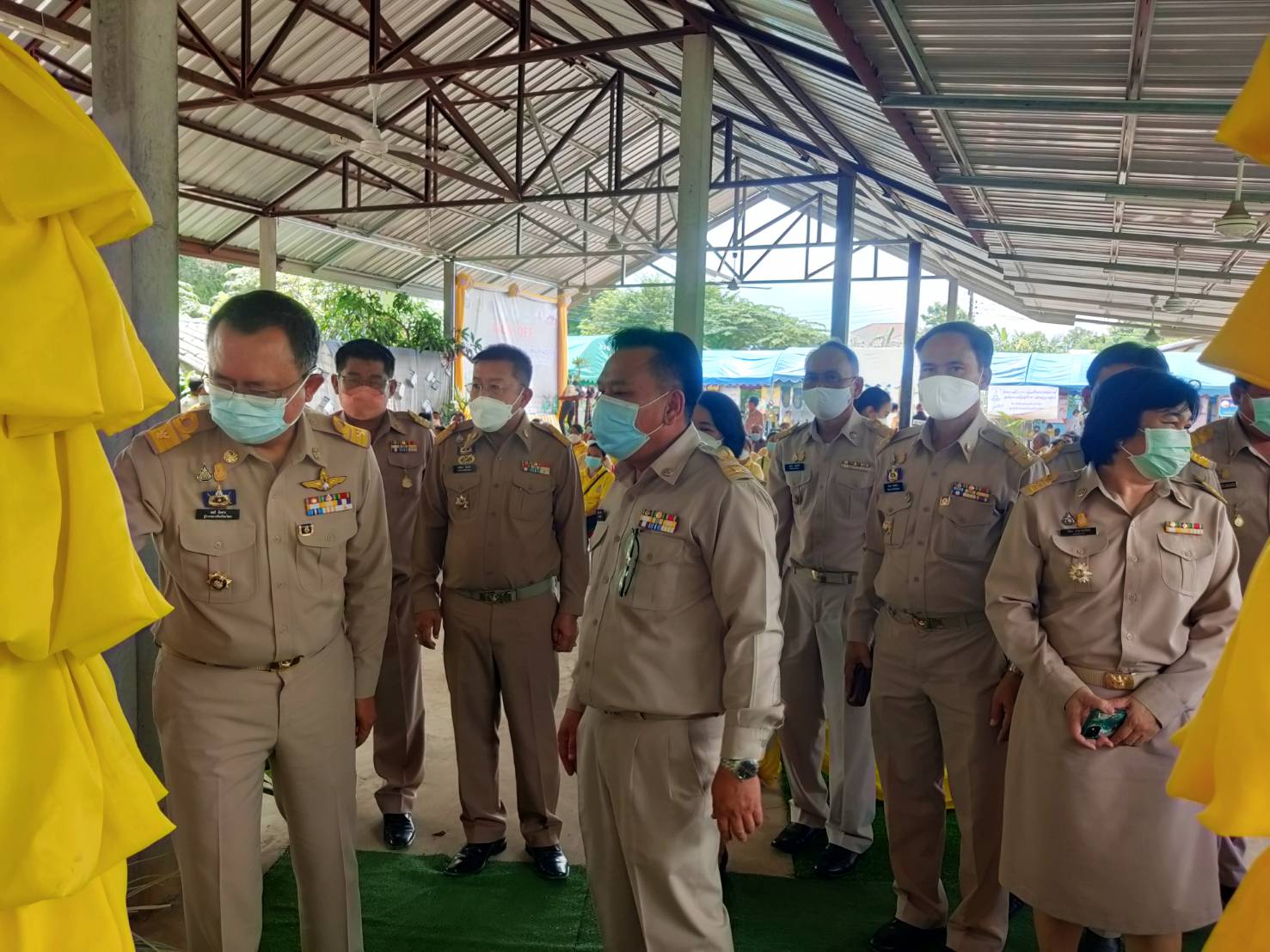 พช.ยโสธร  พัฒนาการจังหวัดยโสธร ร่วมกิจกรรม KICK OFF สมุนไพรอินทรีย์ 1 แสนต้น เพื่อคนยโสธร  ซึ่งเป็นโครงการพลิกฟื้นพืชสมุนไพรอินทรีย์ 1 แสนต้น เพื่อคนยโสธร ต้านภัยโควิด-19