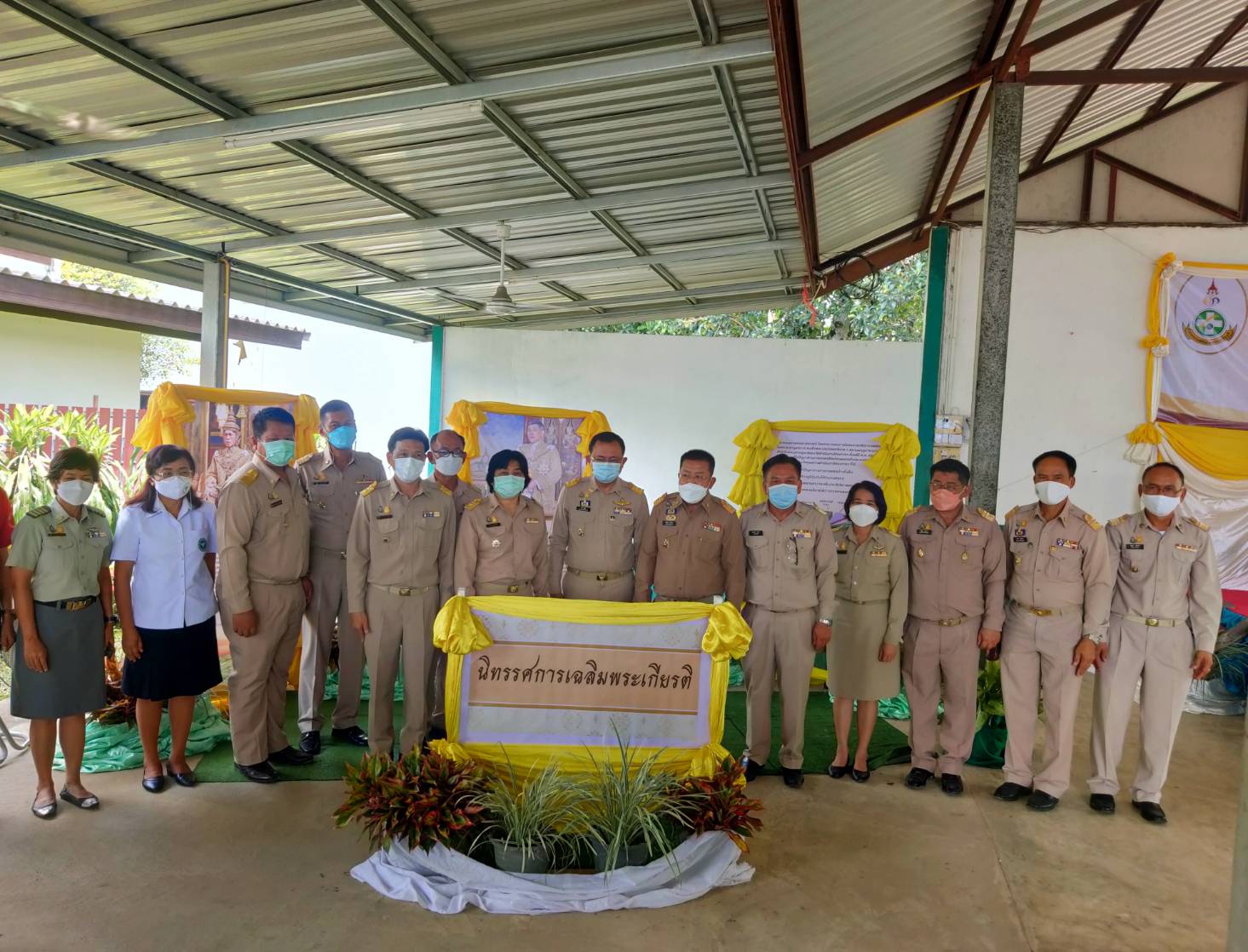 พช.ยโสธร  พัฒนาการจังหวัดยโสธร ร่วมกิจกรรม KICK OFF สมุนไพรอินทรีย์ 1 แสนต้น เพื่อคนยโสธร  ซึ่งเป็นโครงการพลิกฟื้นพืชสมุนไพรอินทรีย์ 1 แสนต้น เพื่อคนยโสธร ต้านภัยโควิด-19