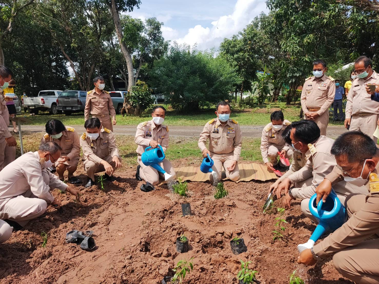 พช.ยโสธร  พัฒนาการจังหวัดยโสธร ร่วมกิจกรรม KICK OFF สมุนไพรอินทรีย์ 1 แสนต้น เพื่อคนยโสธร  ซึ่งเป็นโครงการพลิกฟื้นพืชสมุนไพรอินทรีย์ 1 แสนต้น เพื่อคนยโสธร ต้านภัยโควิด-19