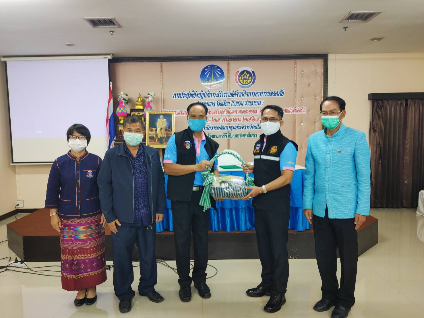 พช. ยโสธร เปิดอบรมโครงการส่งเสริมการพัฒนากลไกและโครงสร้างดูดซับมูลค่า  ทางเศรษฐกิจและการกระจายรายได้กลับสู่ท้องถิ่น กิจกรรมย่อยที่ 2 ส่งเสริมการสร้างรายได้จากกิจการอาหารปลอดภัย กิจกรรมย่อยที่  2.1 ประชุมเชิงปฏิบัติการสร้างรายได้จากกิจการอาหารปลอดภัย (โรงพยาบาล โรงเรียน โรงแรม ร้านอาหาร)