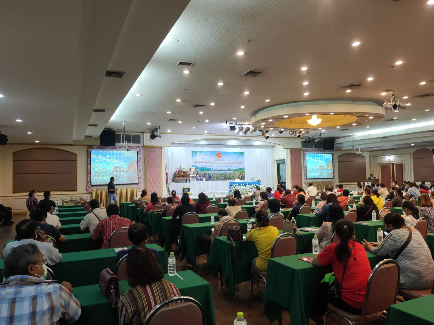 พช.ยโสธร พัฒนาการจังหวัดยโสธร เป็นวิทยากร บรรยาย”แนวทางการส่งเสริมการทำการเกษตรด้วยโคก หนอง นา โมเดลในพื้นที่จังหวัดยโสธร”