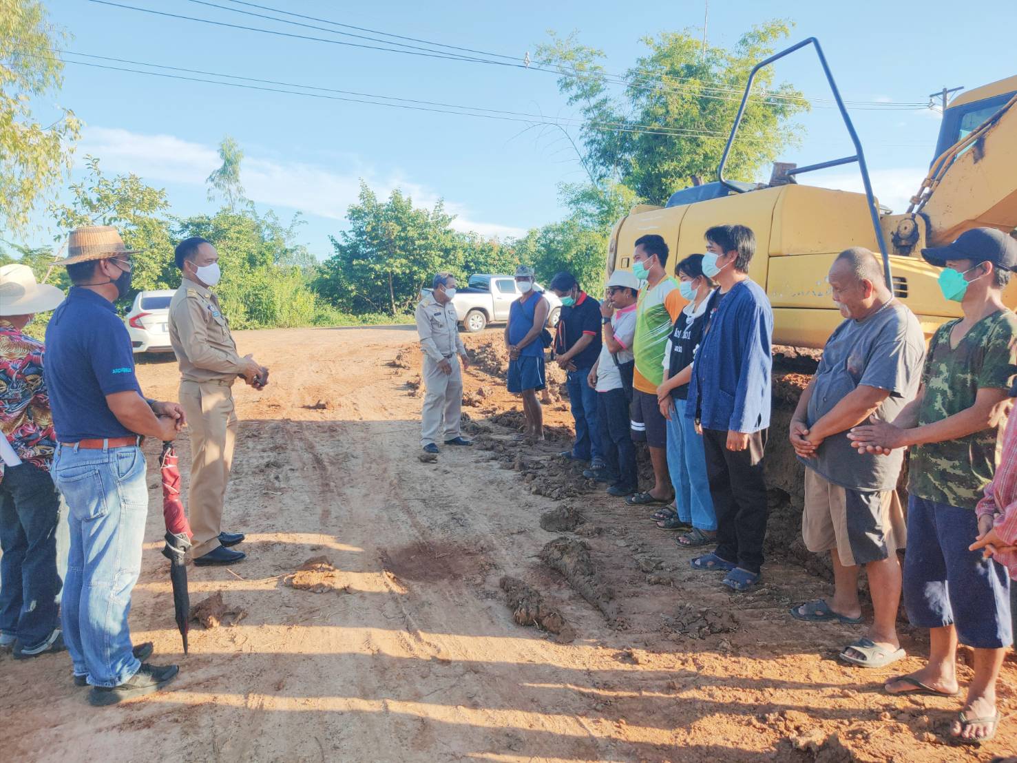 พช. ยโสธร พัฒนาการจังหวัดยโสธร ตรวจเยี่ยม ให้กำลังใจ เจ้าหน้าที่พัฒนาชุมชน ในการปฏิบัติงานโครงการพัฒนาพื้นที่ต้นแบบ ประยุกต์สู่ โคก หนอง นา โมเดล ในแปลง (Community Lab Model for quality of Life : CLM) พื้นที่อำเภอ มหาชนะชัย