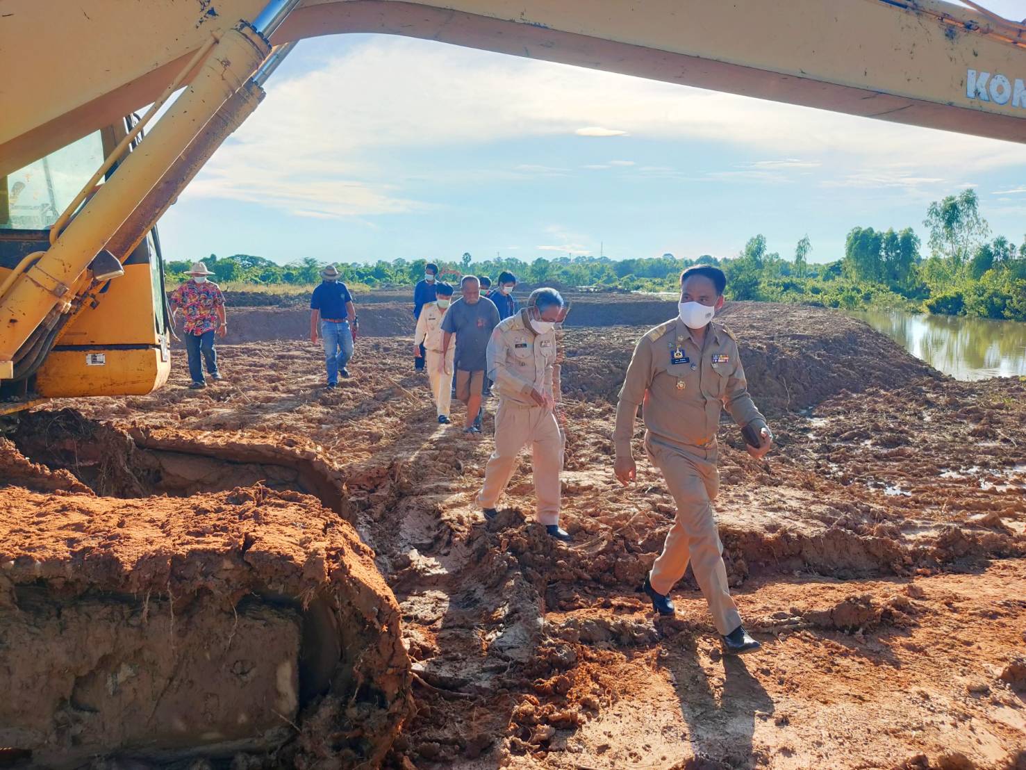 พช. ยโสธร พัฒนาการจังหวัดยโสธร ตรวจเยี่ยม ให้กำลังใจ เจ้าหน้าที่พัฒนาชุมชน ในการปฏิบัติงานโครงการพัฒนาพื้นที่ต้นแบบ ประยุกต์สู่ โคก หนอง นา โมเดล ในแปลง (Community Lab Model for quality of Life : CLM) พื้นที่อำเภอ มหาชนะชัย