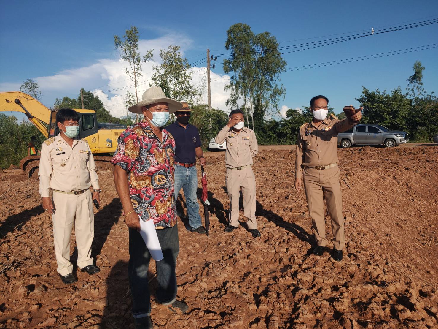 พช. ยโสธร พัฒนาการจังหวัดยโสธร ตรวจเยี่ยม ให้กำลังใจ เจ้าหน้าที่พัฒนาชุมชน ในการปฏิบัติงานโครงการพัฒนาพื้นที่ต้นแบบ ประยุกต์สู่ โคก หนอง นา โมเดล ในแปลง (Community Lab Model for quality of Life : CLM) พื้นที่อำเภอ มหาชนะชัย