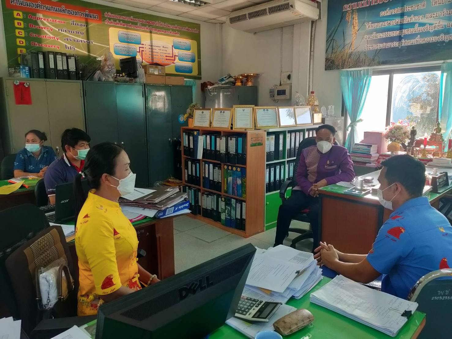 พช.ยโสธร พัฒนาการจังหวัดยโสธร ติดตามการดำเนินงานและมอบนโยบาย รวมถึงมอบขวัญกำลังใจในการปฏิบัติหน้าที่ของเจ้าหน้าที่พัฒนาชุมชนอำเภอคำเขื่อนแก้ว,มหาชนะชัย