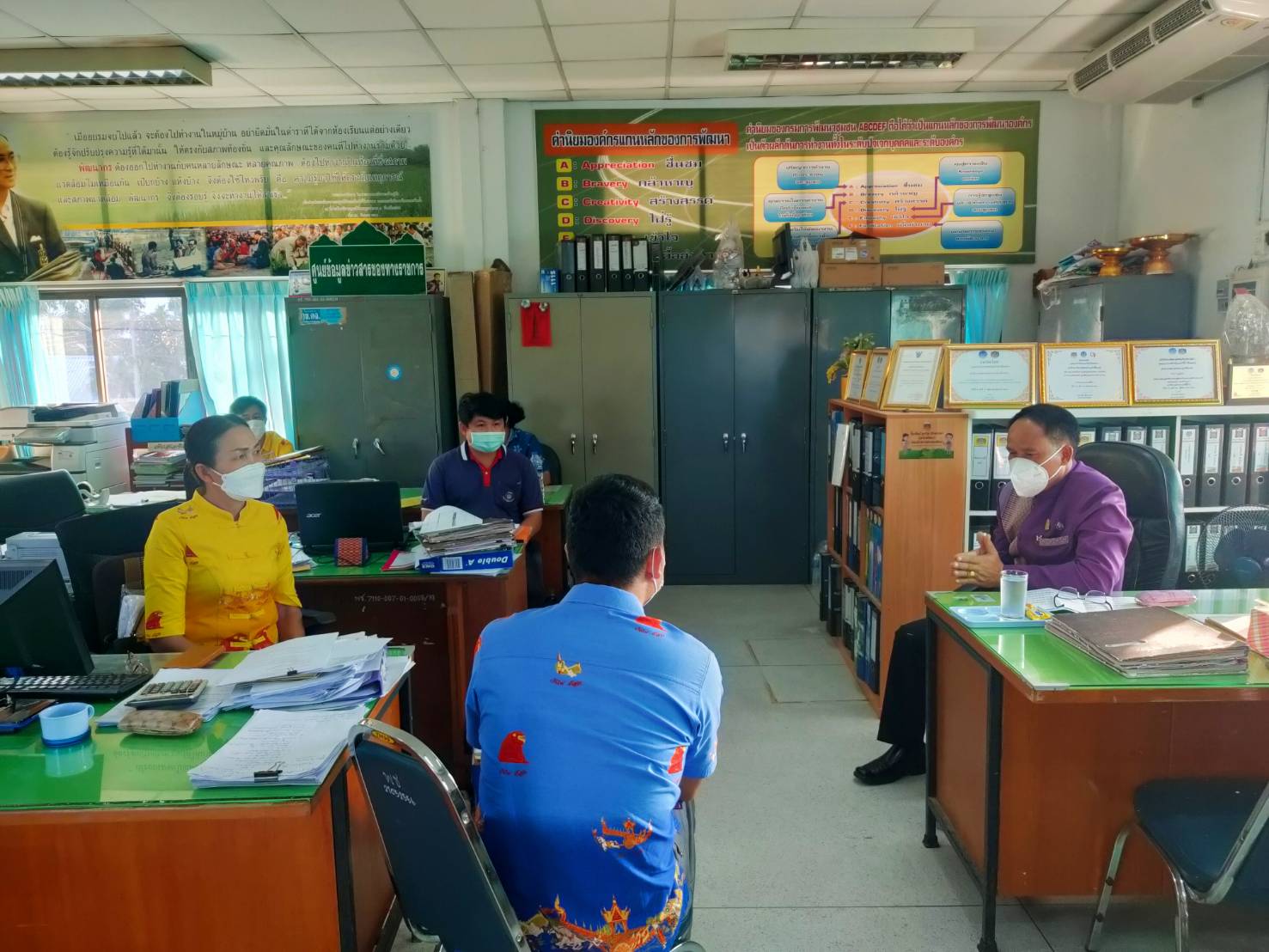 พช.ยโสธร พัฒนาการจังหวัดยโสธร ติดตามการดำเนินงานและมอบนโยบาย รวมถึงมอบขวัญกำลังใจในการปฏิบัติหน้าที่ของเจ้าหน้าที่พัฒนาชุมชนอำเภอคำเขื่อนแก้ว,มหาชนะชัย