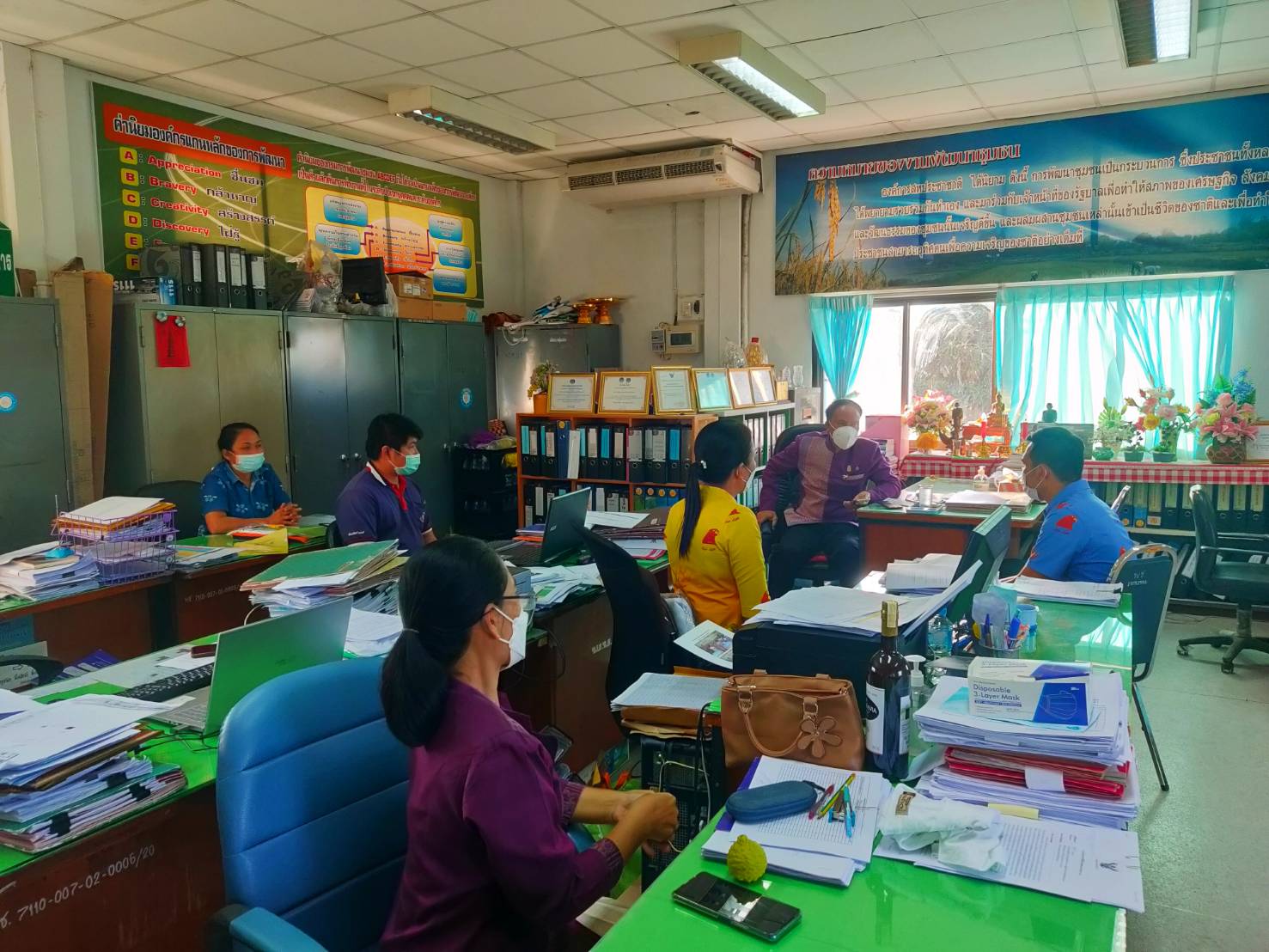 พช.ยโสธร พัฒนาการจังหวัดยโสธร ติดตามการดำเนินงานและมอบนโยบาย รวมถึงมอบขวัญกำลังใจในการปฏิบัติหน้าที่ของเจ้าหน้าที่พัฒนาชุมชนอำเภอคำเขื่อนแก้ว,มหาชนะชัย