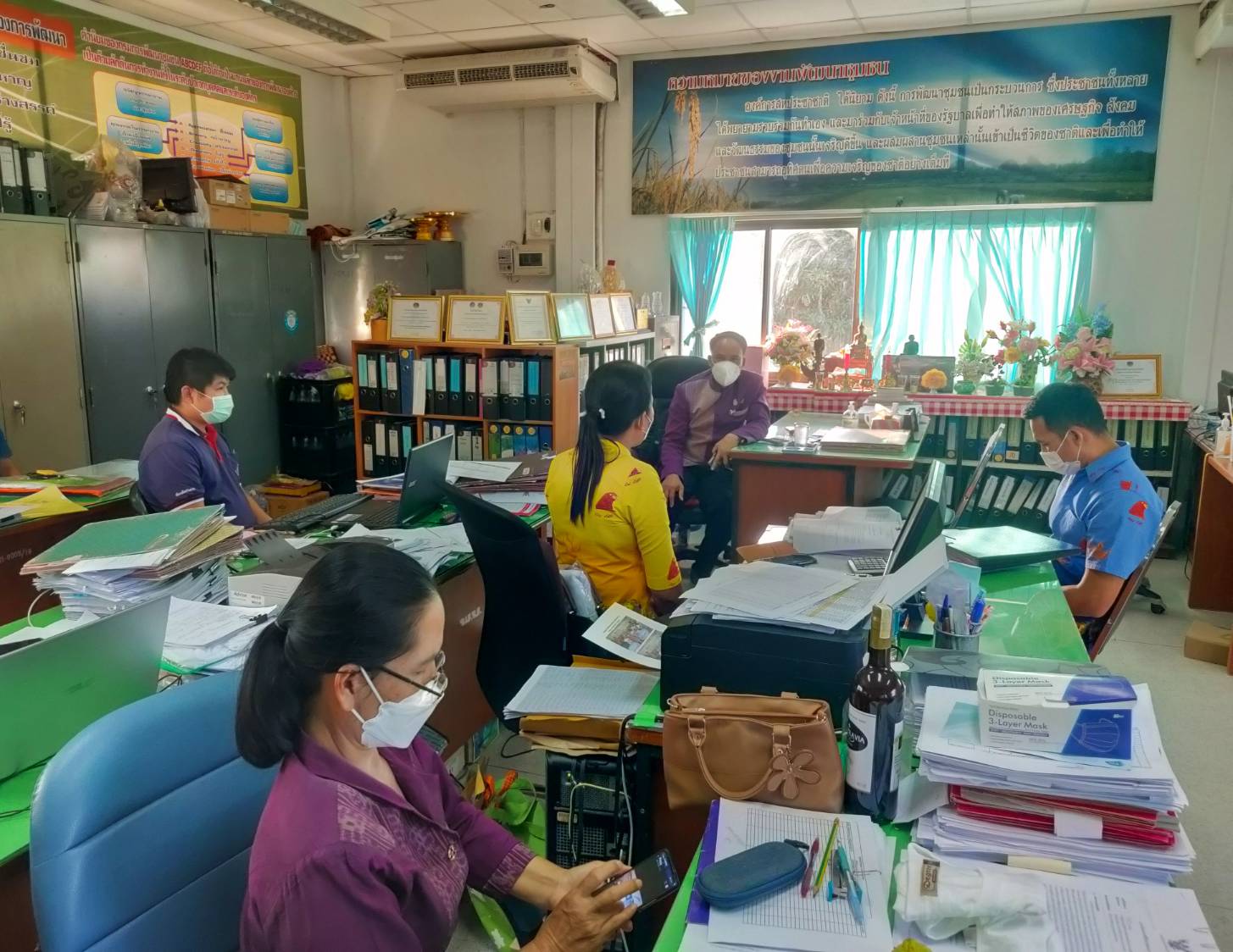 พช.ยโสธร พัฒนาการจังหวัดยโสธร ติดตามการดำเนินงานและมอบนโยบาย รวมถึงมอบขวัญกำลังใจในการปฏิบัติหน้าที่ของเจ้าหน้าที่พัฒนาชุมชนอำเภอคำเขื่อนแก้ว,มหาชนะชัย