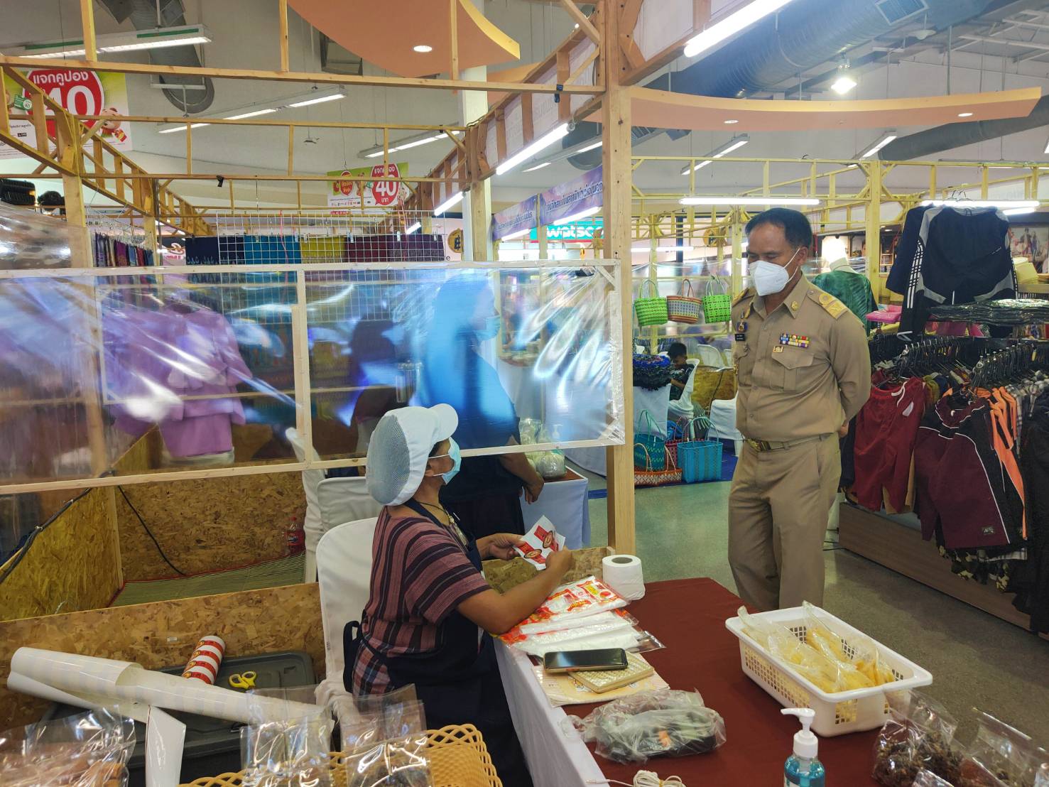 พช. ยโสธร  พัฒนาการจังหวัดยโสธร ติดตาม เยี่ยมกลุ่มผู้ผลิต/ผู้ประกอบการ OTOP ในงานลานวิมาณพญาแถนแดนสวรรค์ ครั้งที่ 5