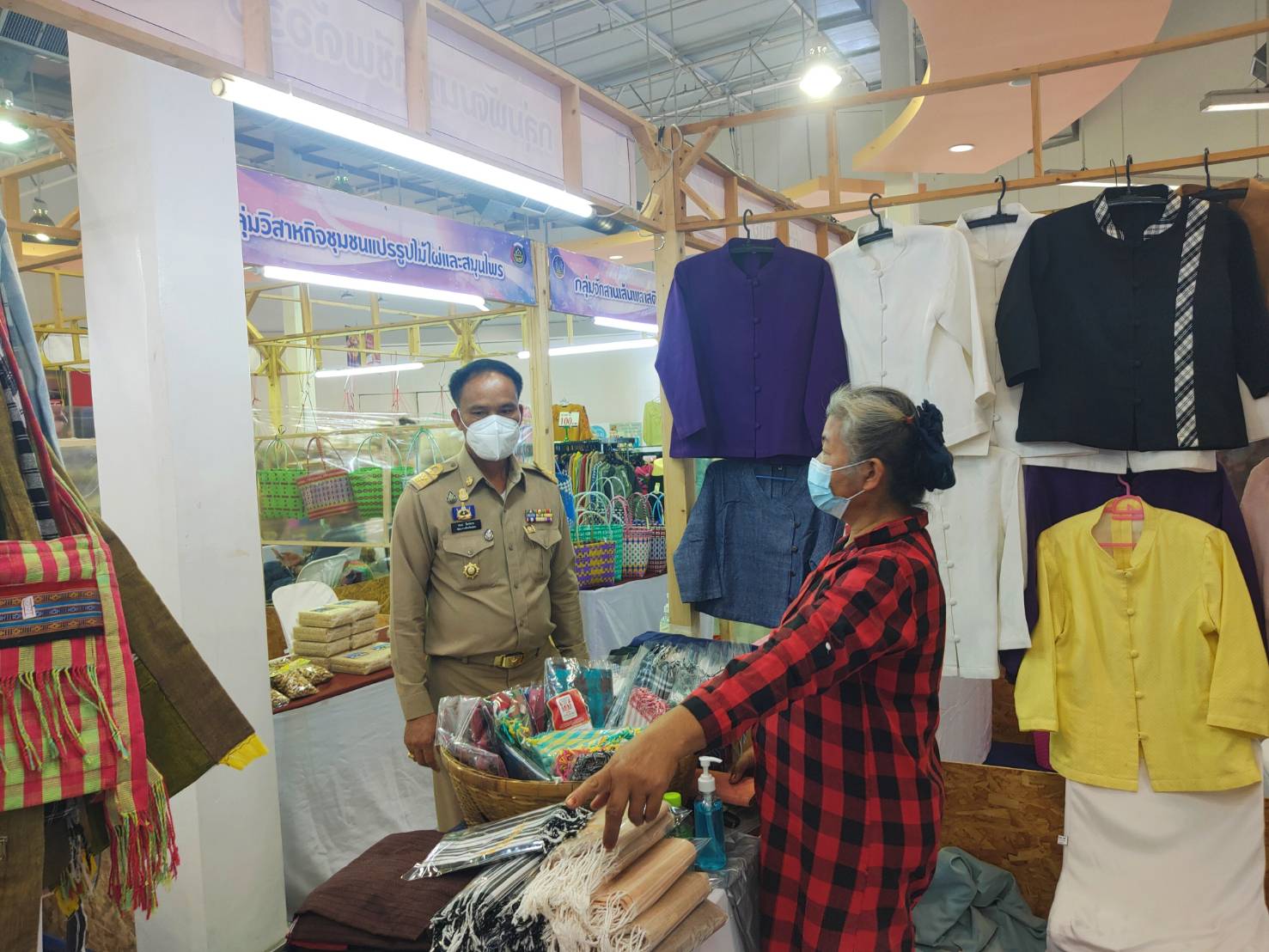 พช. ยโสธร  พัฒนาการจังหวัดยโสธร ติดตาม เยี่ยมกลุ่มผู้ผลิต/ผู้ประกอบการ OTOP ในงานลานวิมาณพญาแถนแดนสวรรค์ ครั้งที่ 5