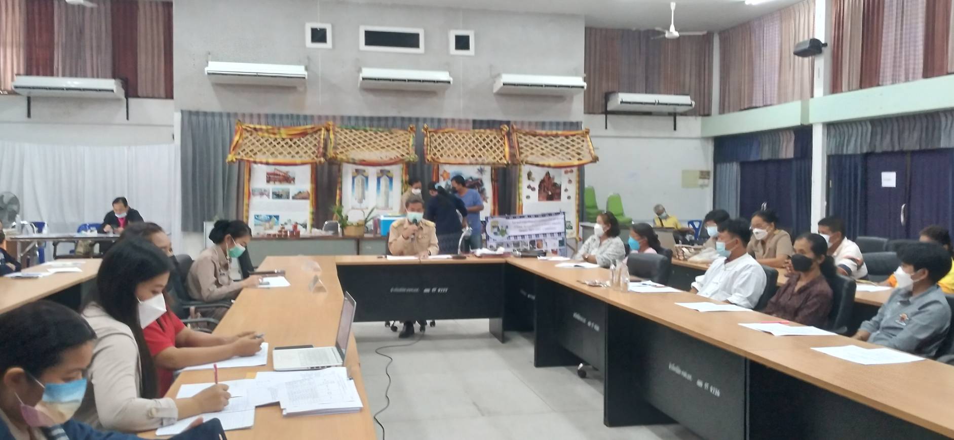 พช.ยโสธร จัดอบรมประชุมตามโครงการพัฒนาผลิตภัณฑ์ OTOPไทย เพื่อสู้ภัยสถานการณ์การแพร่ระบาดของ โรคติดเชื้อไวรัสโคโรน่า ๒0๑๙ (Covid-19) ครั้งที่ ๑/๒๕๖๔