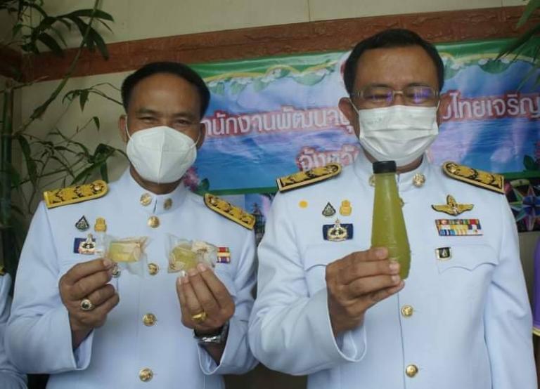 พช.ยโสธร จัดมหกรรมรวมพลังคนดีแห่งแผ่นดิน มอบโล่รางวัลพระราชทานหมู่บ้านเศรษฐกิจพอเพียง     “อยู่เย็น เป็นสุข”