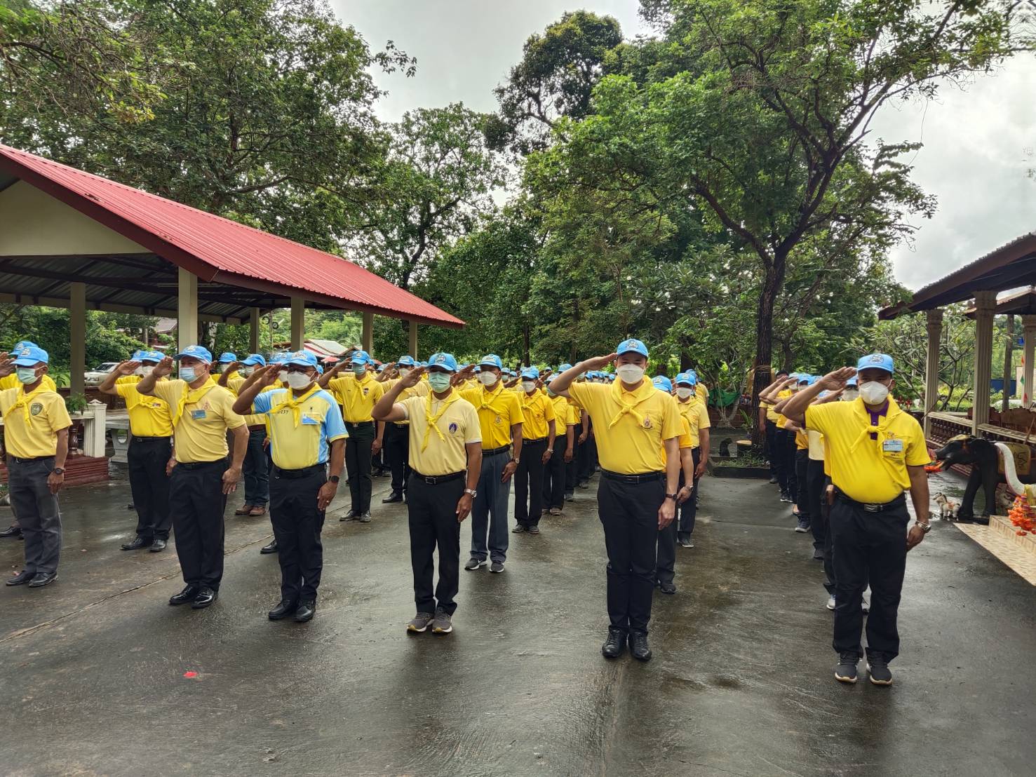 พช. ยโสธร ร่วมกิจกรรมจิตอาสาพัฒนา ทำความสะอาดศาสนสถาน
