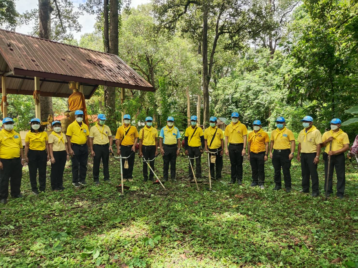 พช. ยโสธร ร่วมกิจกรรมจิตอาสาพัฒนา ทำความสะอาดศาสนสถาน