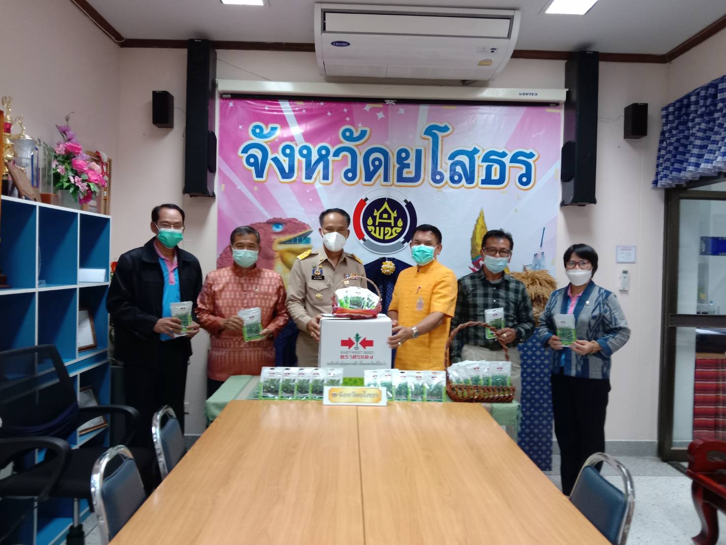 พช. ยโสธร ผนึกกำลังสร้างความมั่นคงทางอาหาร ดำเนินงานโครงการพัฒนาคุณภาพชีวิต สู้วิกฤตโควิด – 19 ประจำปีงบประมาณ 2564