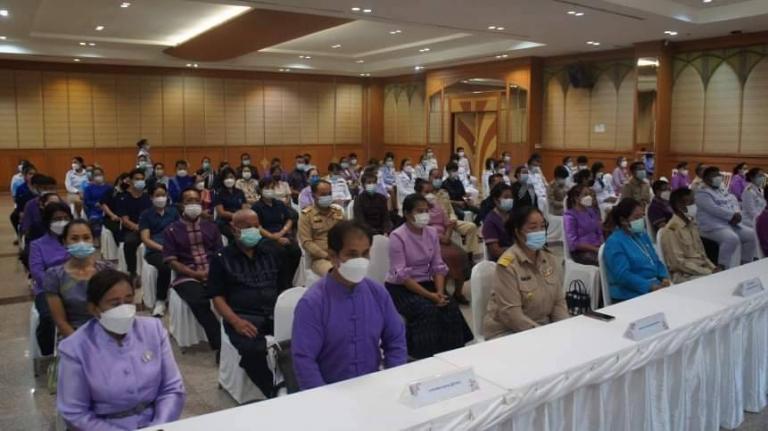 พช.ยโสธร จัดมหกรรมรวมพลังคนดีแห่งแผ่นดิน มอบโล่รางวัลพระราชทานหมู่บ้านเศรษฐกิจพอเพียง     “อยู่เย็น เป็นสุข”