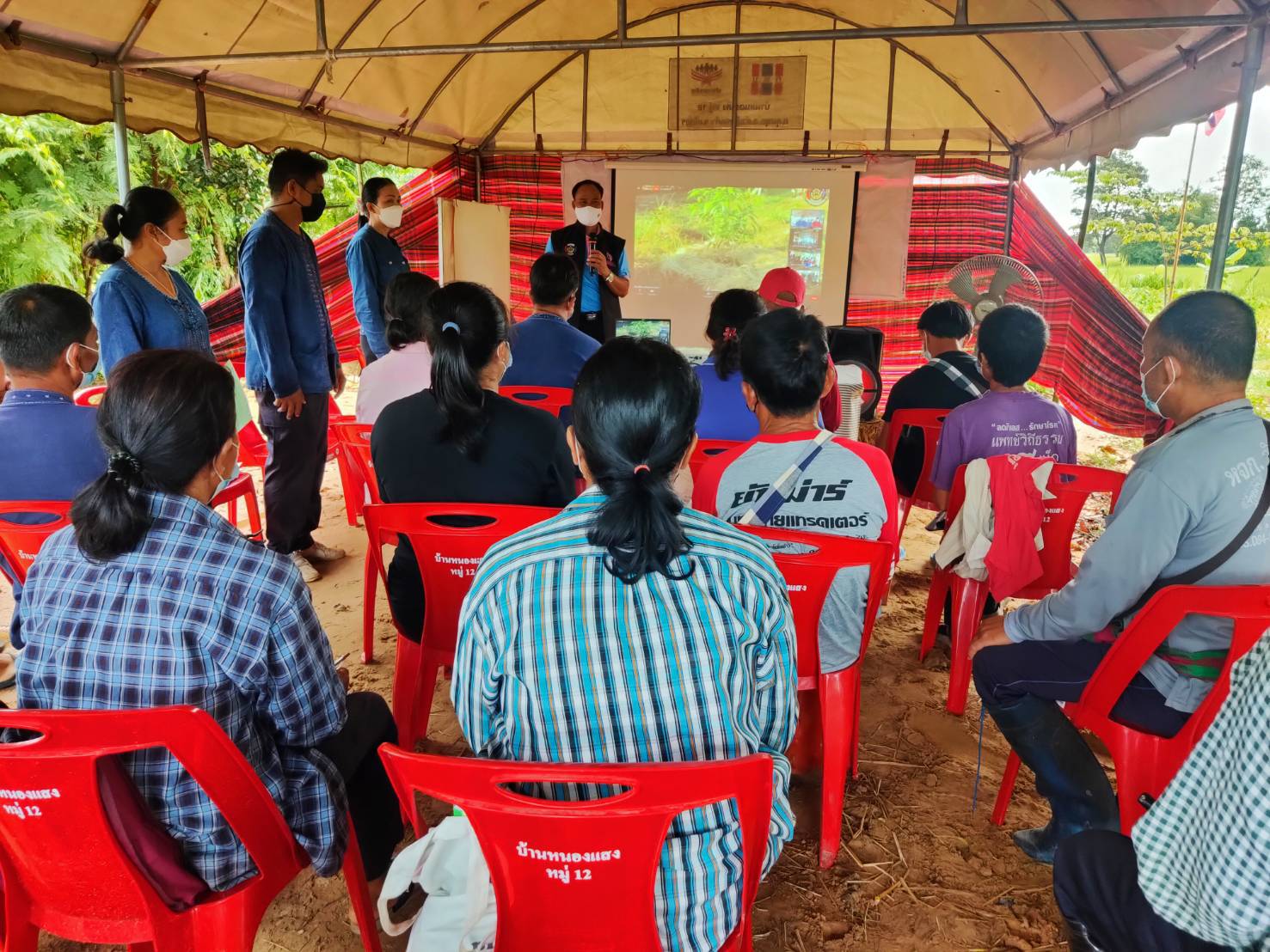 พช.ยโสธร ร่วมโครงการพัฒนาพื้นที่ต้นแบบการพัฒนาคุณภาพชีวิตตามหลักทฤษฎีใหม่ ประยุกต์สู่ โคก หนอง นา โมเดล กิจกรรมที่ 1 ฝึกอบรมระยะสั้นการพัฒนากสิกรรมสู่ระบบเศรษฐกิจพอเพียง รูปแบบ โคก หนอง นา โมเดล  แก่เจ้าของแปลงฯ และนักพัฒนาพื้นที่ต้นแบบ (นพต.) ของจังหวัดยโสธร ผ่านระบบ Zoom Cloud Meeting