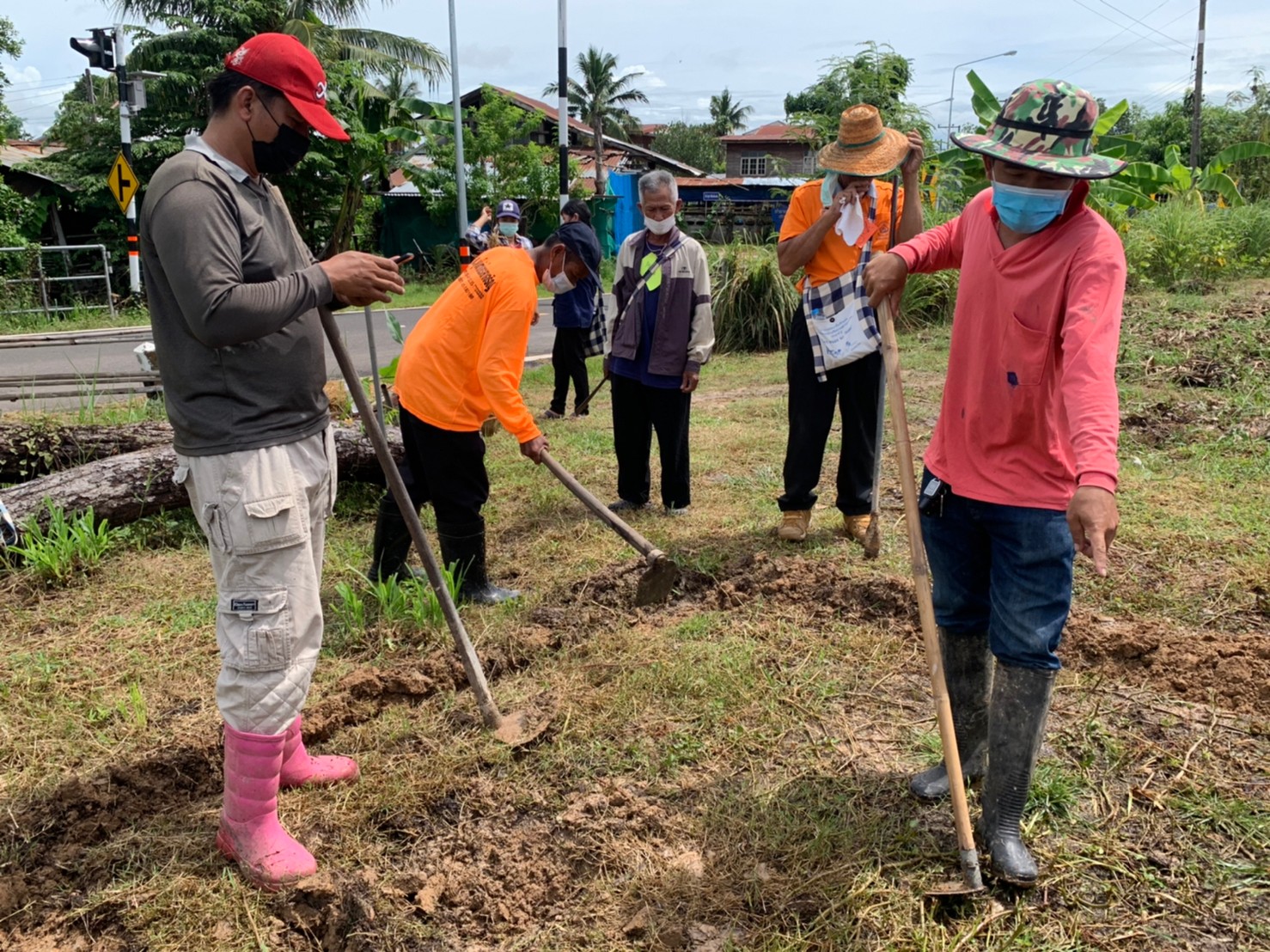 พช.ยโสธร ร่วมโครงการพัฒนาพื้นที่ต้นแบบการพัฒนาคุณภาพชีวิตตามหลักทฤษฎีใหม่ ประยุกต์สู่ โคก หนอง นา โมเดล กิจกรรมที่ 1 ฝึกอบรมระยะสั้นการพัฒนากสิกรรมสู่ระบบเศรษฐกิจพอเพียง รูปแบบ โคก หนอง นา โมเดล  แก่เจ้าของแปลงฯ และนักพัฒนาพื้นที่ต้นแบบ (นพต.) ของจังหวัดยโสธร ผ่านระบบ Zoom Cloud Meeting