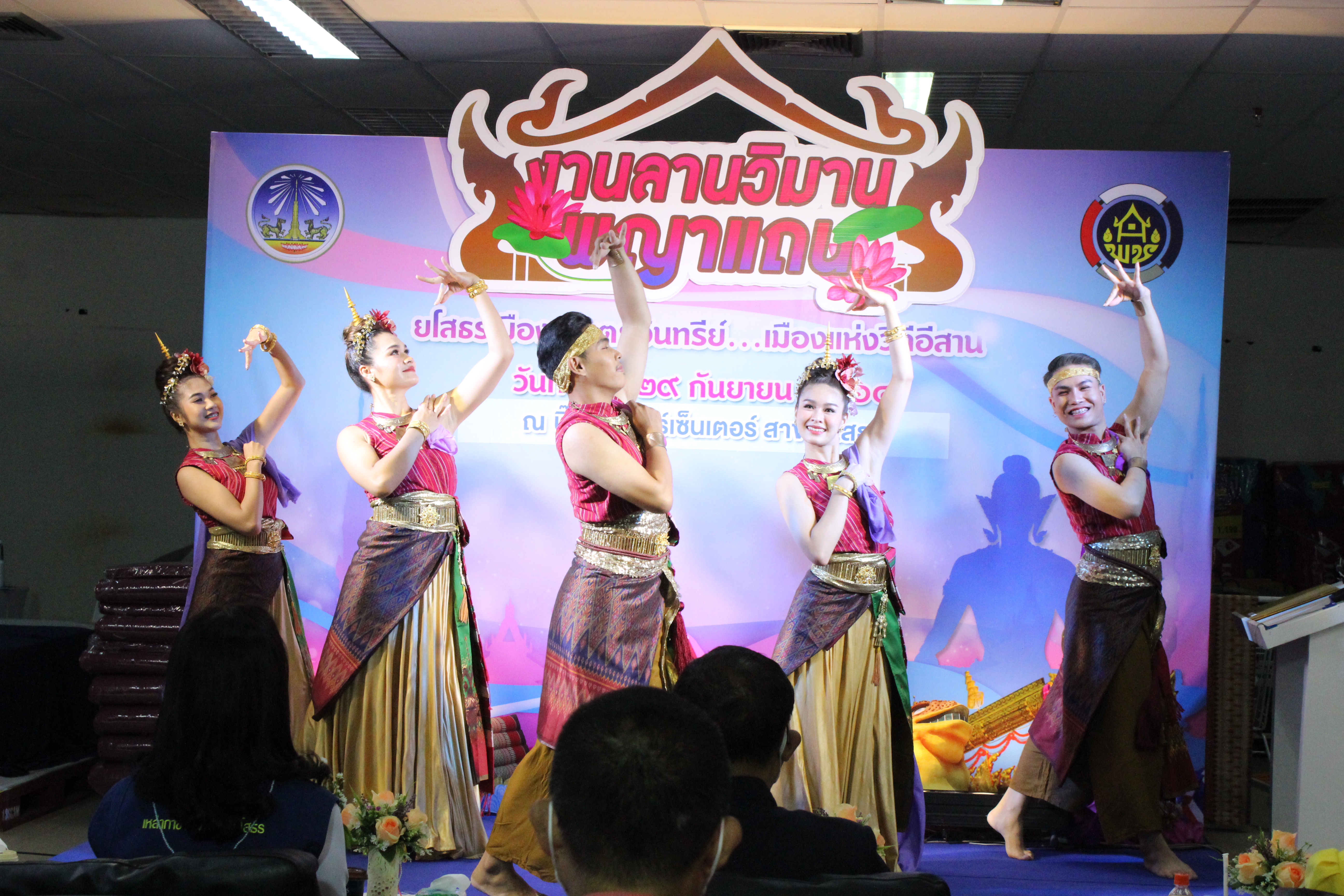 พช. ยโสธร เปิดงานโครงการพัฒนาด้านการท่องเที่ยวและบริการกิจกรรมยกระดับมาตรฐานสินค้าและบริการด้านการท่องเที่ยวและการค้าสู่สากล กิจกรรมพัฒนาผู้ประกอบการ OTOP การจัดแสดงและจำหน่ายสินค้า OTOP เชื่อมโยงการท่องเที่ยวภายในจังหวัด   “งานฤดูหนาววิมานพญาแถนแดนสวรรค์ ครั้งที่ 5”