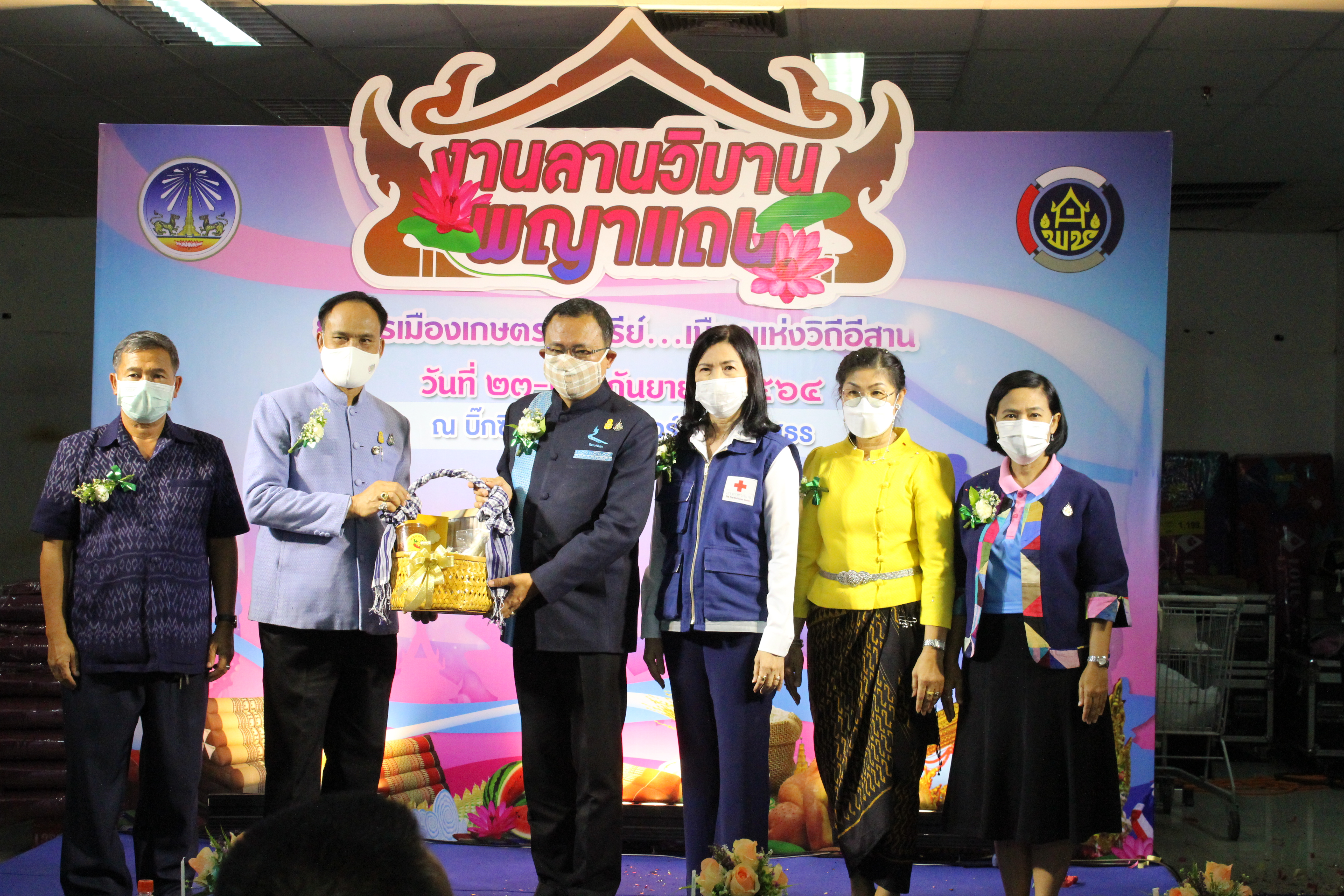 พช. ยโสธร เปิดงานโครงการพัฒนาด้านการท่องเที่ยวและบริการกิจกรรมยกระดับมาตรฐานสินค้าและบริการด้านการท่องเที่ยวและการค้าสู่สากล กิจกรรมพัฒนาผู้ประกอบการ OTOP การจัดแสดงและจำหน่ายสินค้า OTOP เชื่อมโยงการท่องเที่ยวภายในจังหวัด   “งานฤดูหนาววิมานพญาแถนแดนสวรรค์ ครั้งที่ 5”