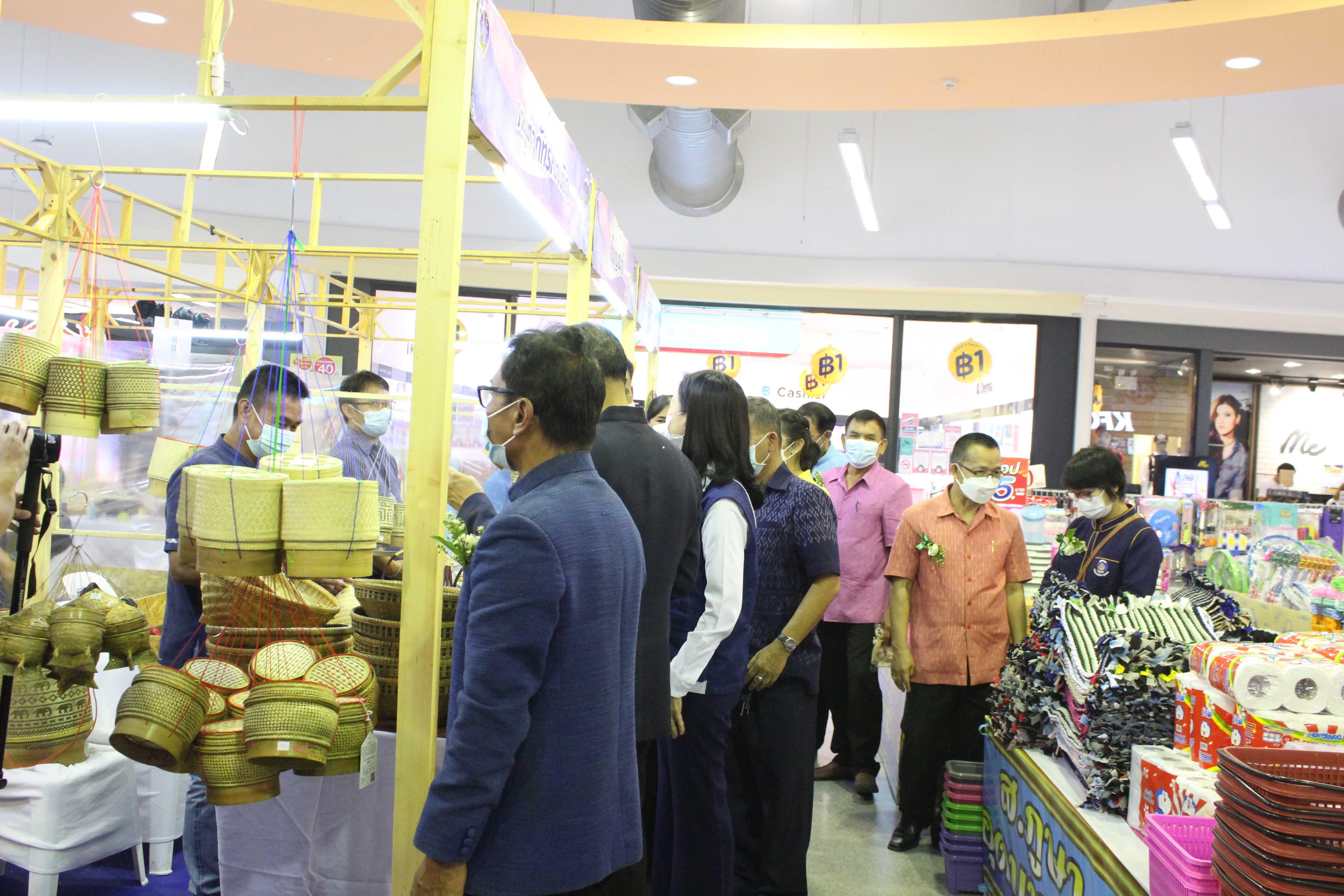 พช. ยโสธร เปิดงานโครงการพัฒนาด้านการท่องเที่ยวและบริการกิจกรรมยกระดับมาตรฐานสินค้าและบริการด้านการท่องเที่ยวและการค้าสู่สากล กิจกรรมพัฒนาผู้ประกอบการ OTOP การจัดแสดงและจำหน่ายสินค้า OTOP เชื่อมโยงการท่องเที่ยวภายในจังหวัด   “งานฤดูหนาววิมานพญาแถนแดนสวรรค์ ครั้งที่ 5”