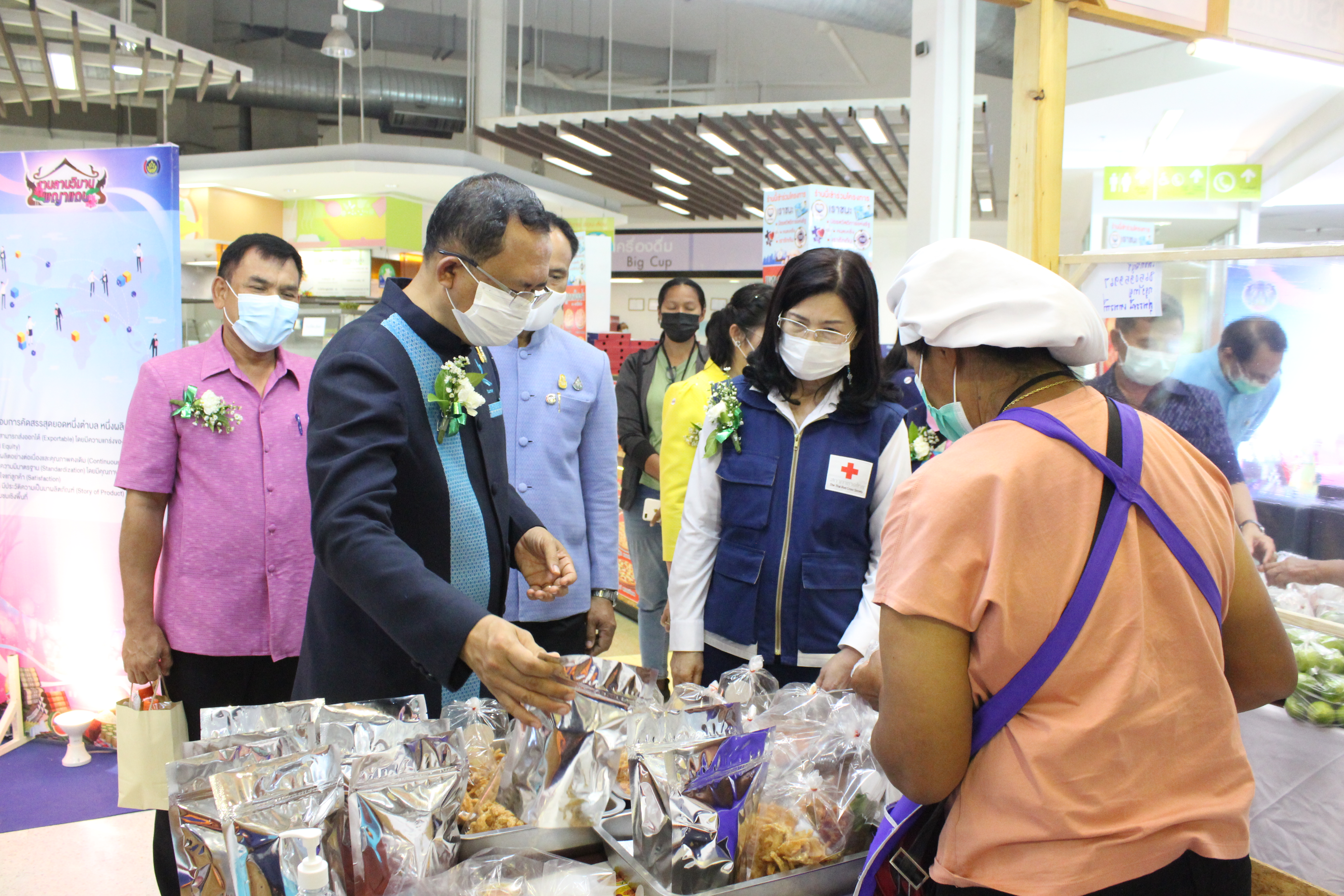 พช. ยโสธร เปิดงานโครงการพัฒนาด้านการท่องเที่ยวและบริการกิจกรรมยกระดับมาตรฐานสินค้าและบริการด้านการท่องเที่ยวและการค้าสู่สากล กิจกรรมพัฒนาผู้ประกอบการ OTOP การจัดแสดงและจำหน่ายสินค้า OTOP เชื่อมโยงการท่องเที่ยวภายในจังหวัด   “งานฤดูหนาววิมานพญาแถนแดนสวรรค์ ครั้งที่ 5”