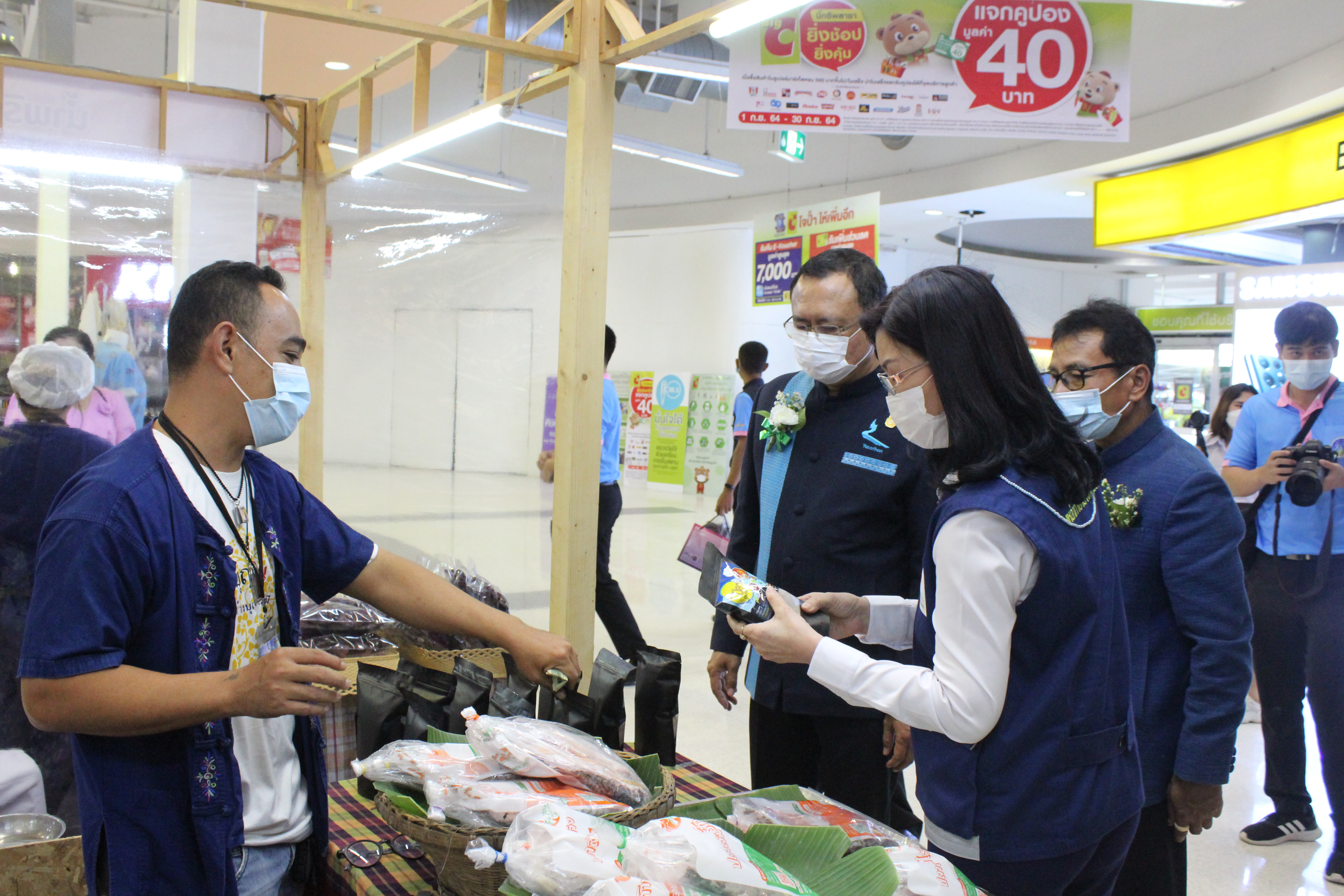 พช. ยโสธร เปิดงานโครงการพัฒนาด้านการท่องเที่ยวและบริการกิจกรรมยกระดับมาตรฐานสินค้าและบริการด้านการท่องเที่ยวและการค้าสู่สากล กิจกรรมพัฒนาผู้ประกอบการ OTOP การจัดแสดงและจำหน่ายสินค้า OTOP เชื่อมโยงการท่องเที่ยวภายในจังหวัด   “งานฤดูหนาววิมานพญาแถนแดนสวรรค์ ครั้งที่ 5”