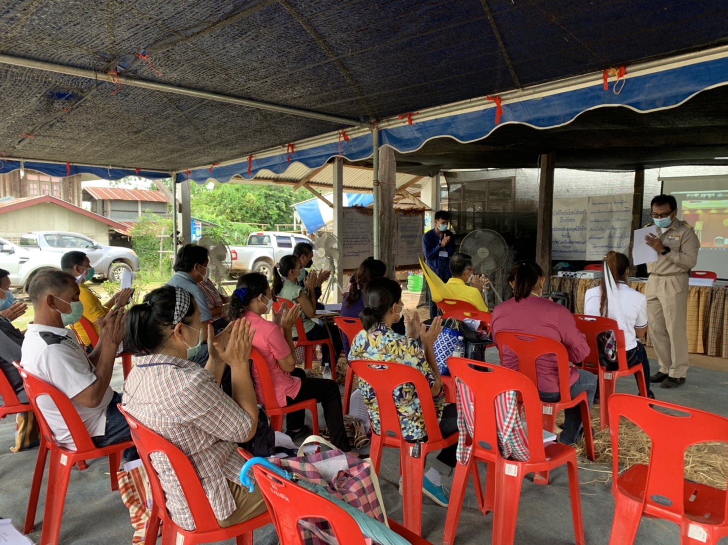พช. ยโสธร ร่วมโครงการพัฒนาพื้นที่ต้นแบบการพัฒนาคุณภาพชีวิตตามหลักทฤษฎีใหม่ ประยุกต์สู่ “โคก หนอง นา โมเดล” กิจกรรมที่  1 ฝึกอบรมระยะสั้นการพัฒนากสิกรรมสู่ระบบเศรษฐกิจพอเพียง รูปแบบโคก หนอง นา โมเดล พื้นที่อำเภอเมืองยโสธร