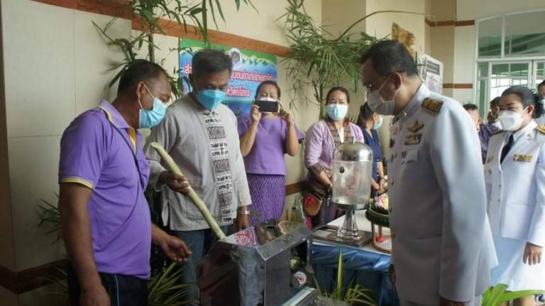 พช.ยโสธร จัดมหกรรมรวมพลังคนดีแห่งแผ่นดิน มอบโล่รางวัลพระราชทานหมู่บ้านเศรษฐกิจพอเพียง     “อยู่เย็น เป็นสุข”