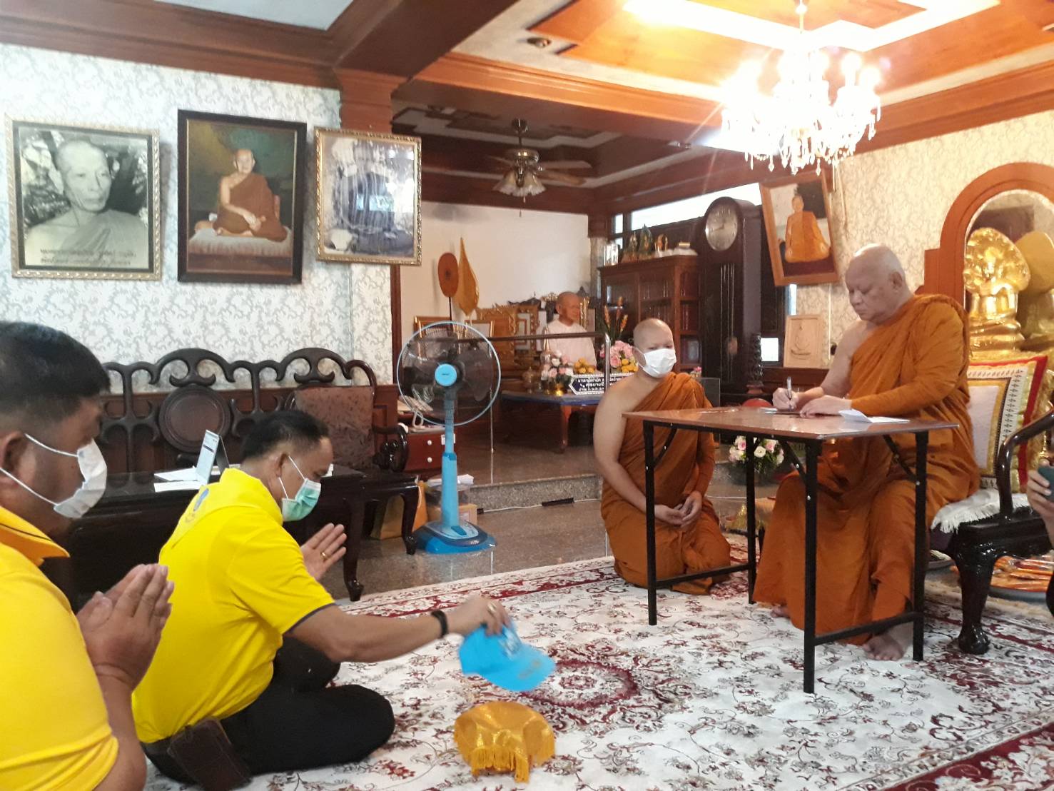 พช.ยโสธร   กราบนมัสการพระเกจิอาจารย์ เพื่อเตรียมความพร้อมในพิธีหล่อพระพุทธรูปและเหรียญ “พระพุทธพัฒนปชานาถ”  เนื่องในโอกาสครบรอบ 60 ปี สถาปนากรมการพัฒนาชุมชน  ??