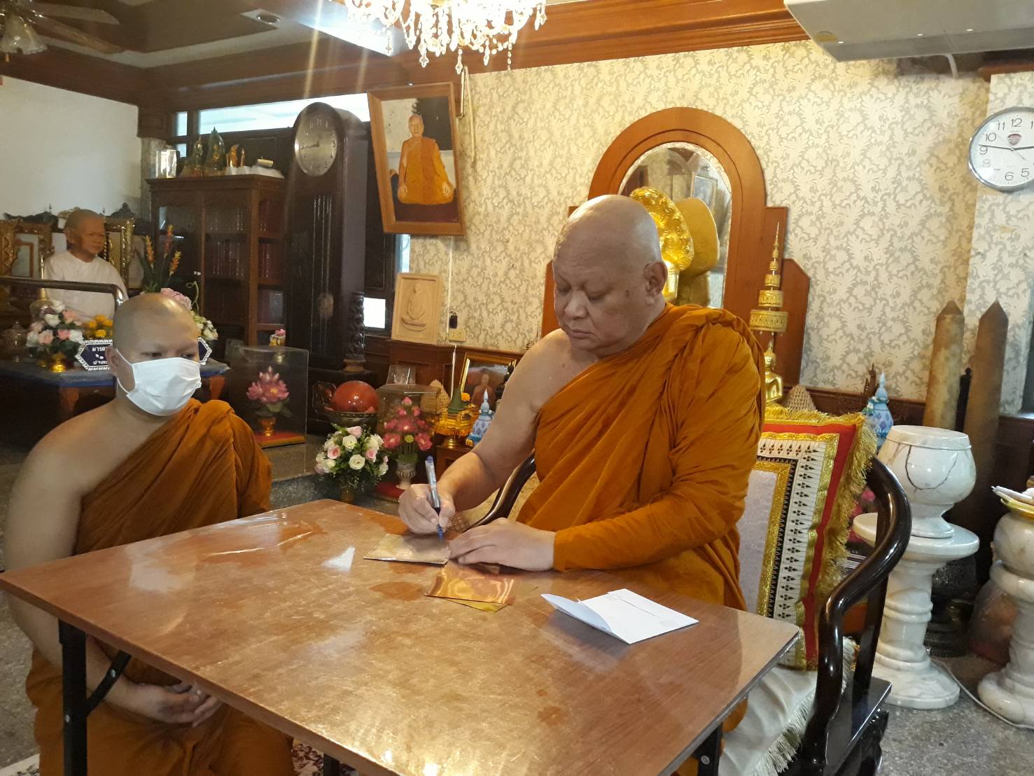 พช.ยโสธร   กราบนมัสการพระเกจิอาจารย์ เพื่อเตรียมความพร้อมในพิธีหล่อพระพุทธรูปและเหรียญ “พระพุทธพัฒนปชานาถ”  เนื่องในโอกาสครบรอบ 60 ปี สถาปนากรมการพัฒนาชุมชน  ??